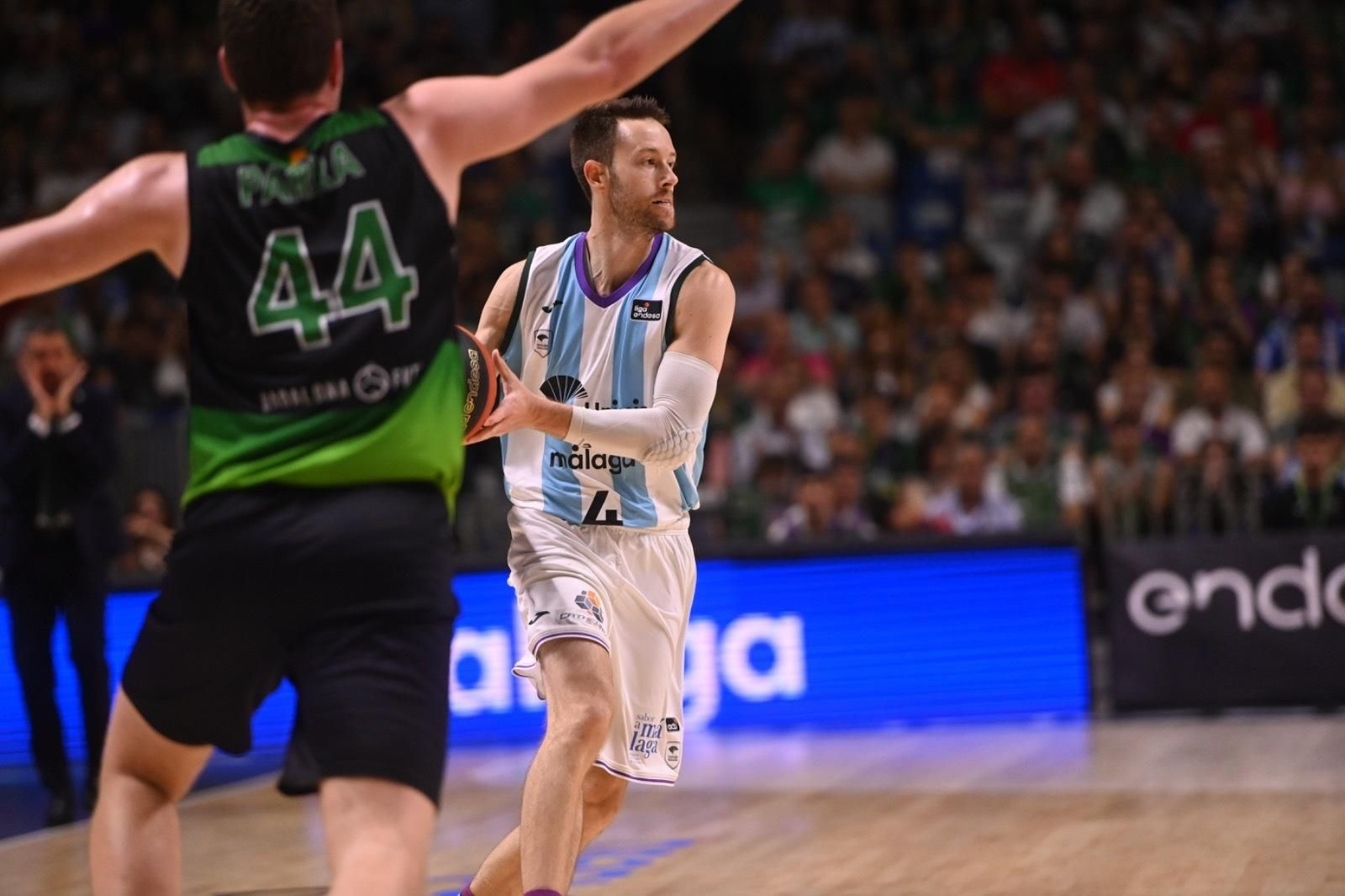 La camiseta blanquiazul del Unicaja convoca a la plana mayor del Málaga al Carpena La camiseta blanquiazul del Unicaja convoca a la plana mayor del Málaga al Carpena