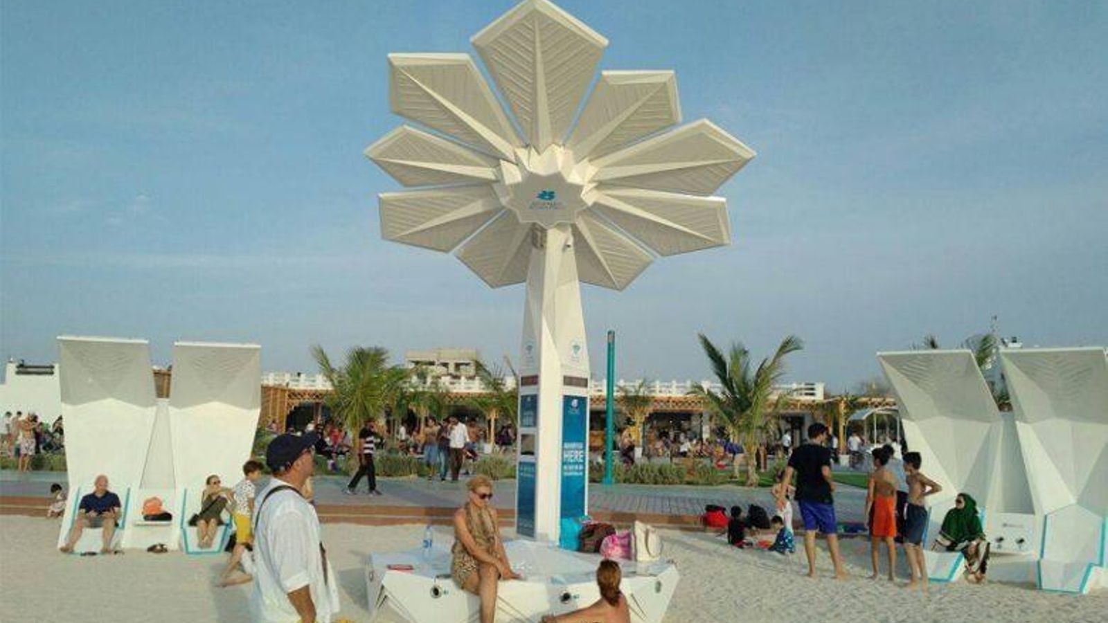 Playa de Dubái dotada de la Smart Palm.