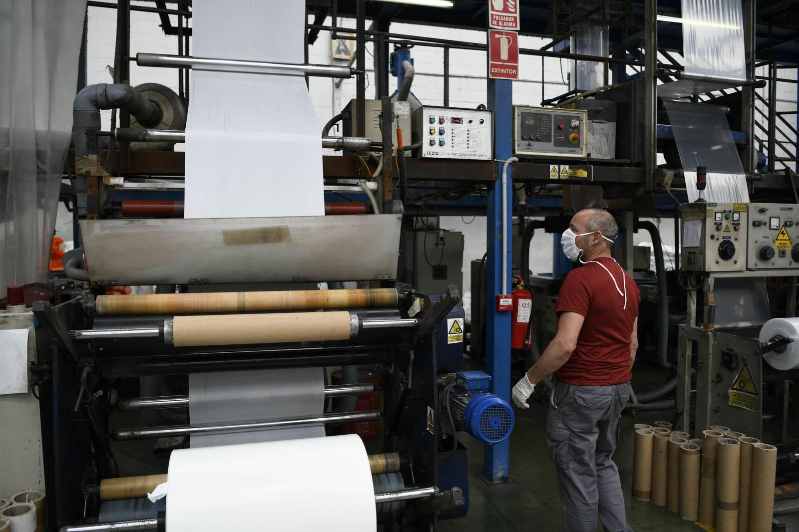 Granaplast: La empresa granadina que ha pasado de la bolsa de plástico a cuidar vidas durante la pandemia de coronavirus