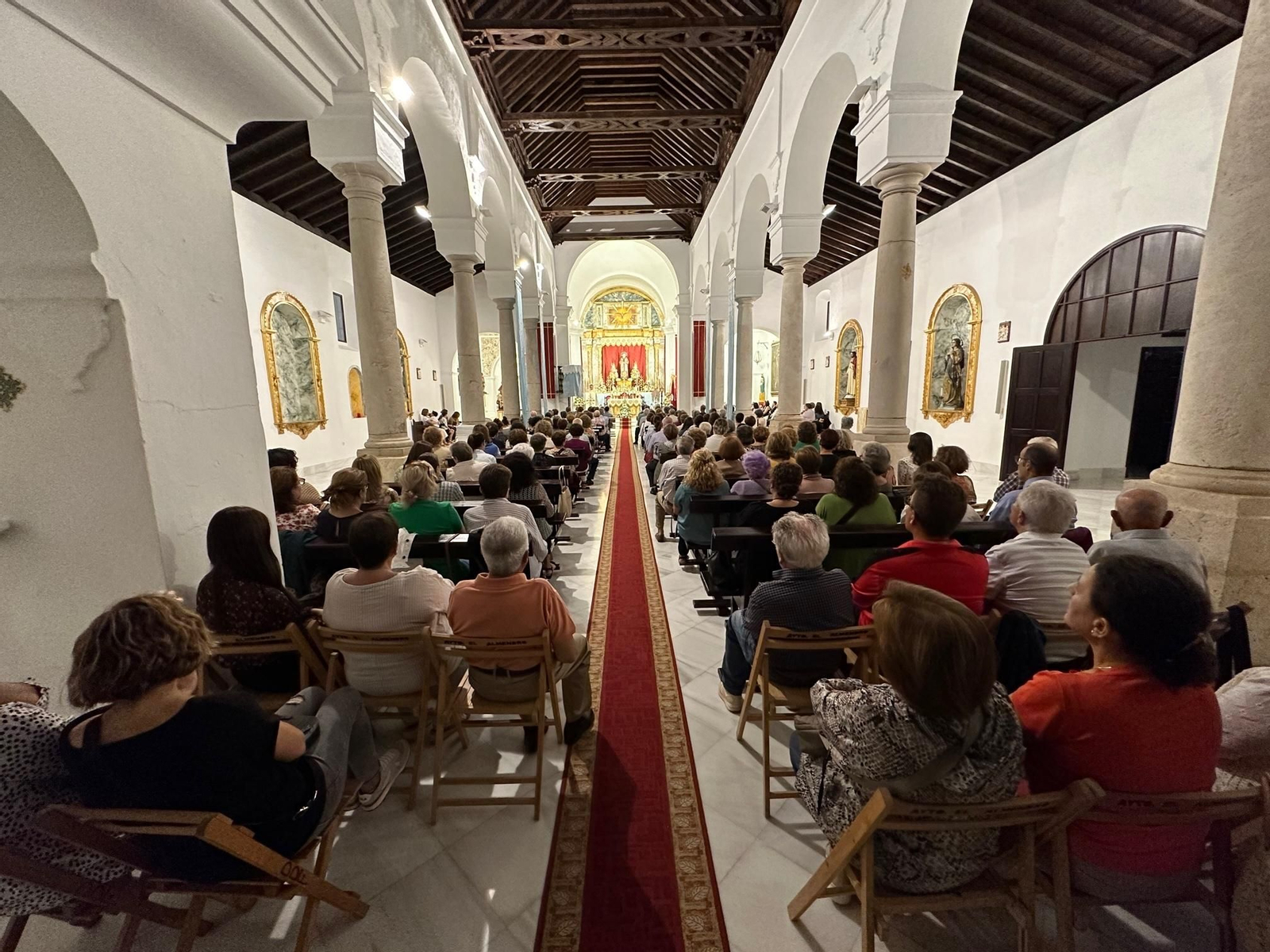 El Almendro se llena de "luz y fe" con motivo de la misa en honor al Padre Pío. El Almendro se llena de "luz y fe" con motivo de la misa en honor al Padre Pío.