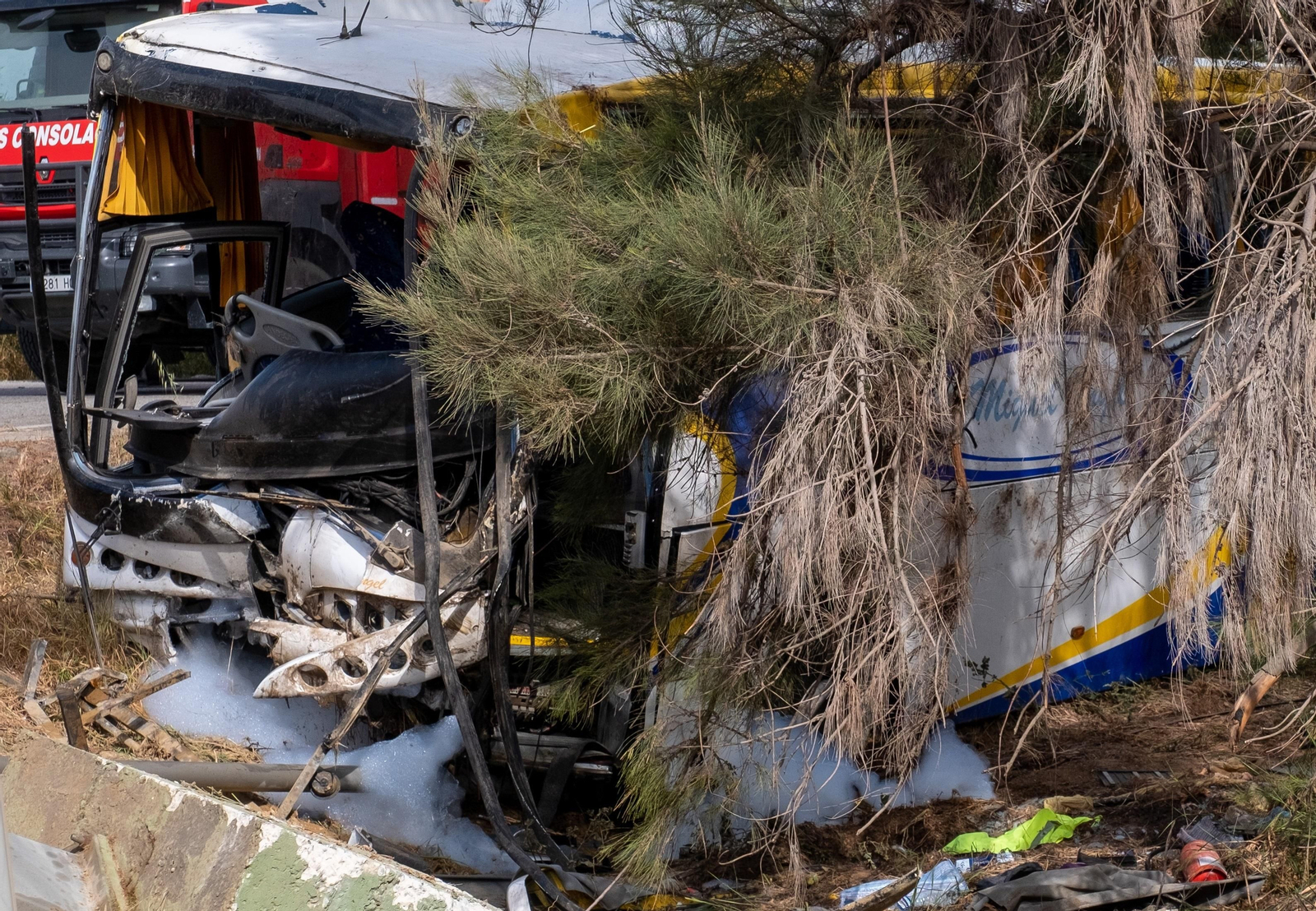 Imágenes del accidente de autobús en Almonte en el que ha muerto una temporera