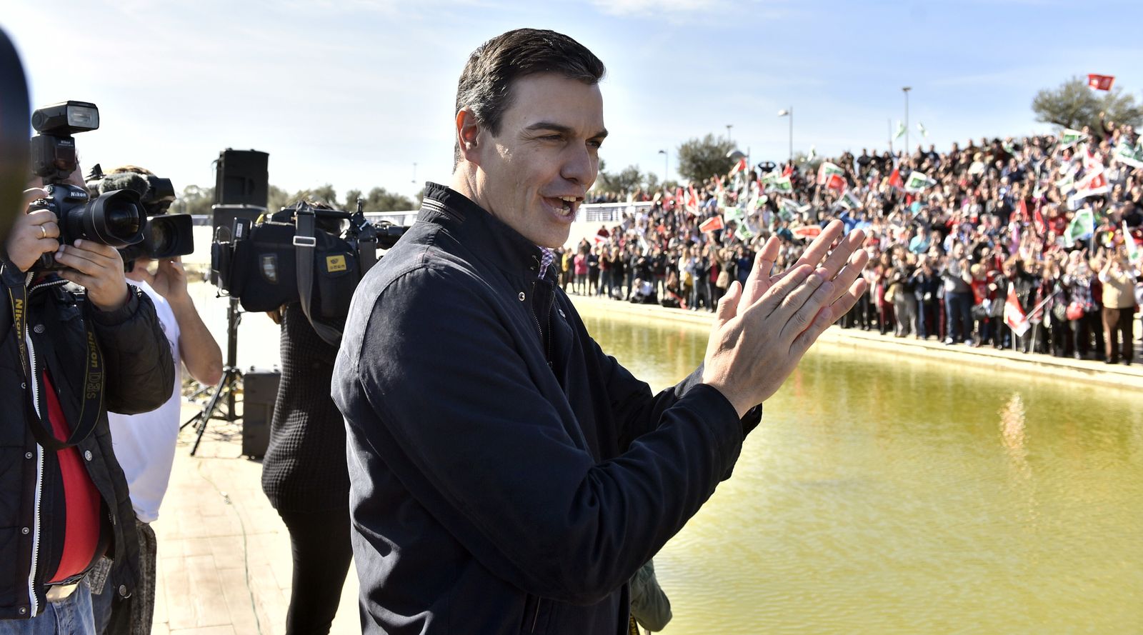 Las imágenes del acto de Pedro Sánchez en Dos Hermanas