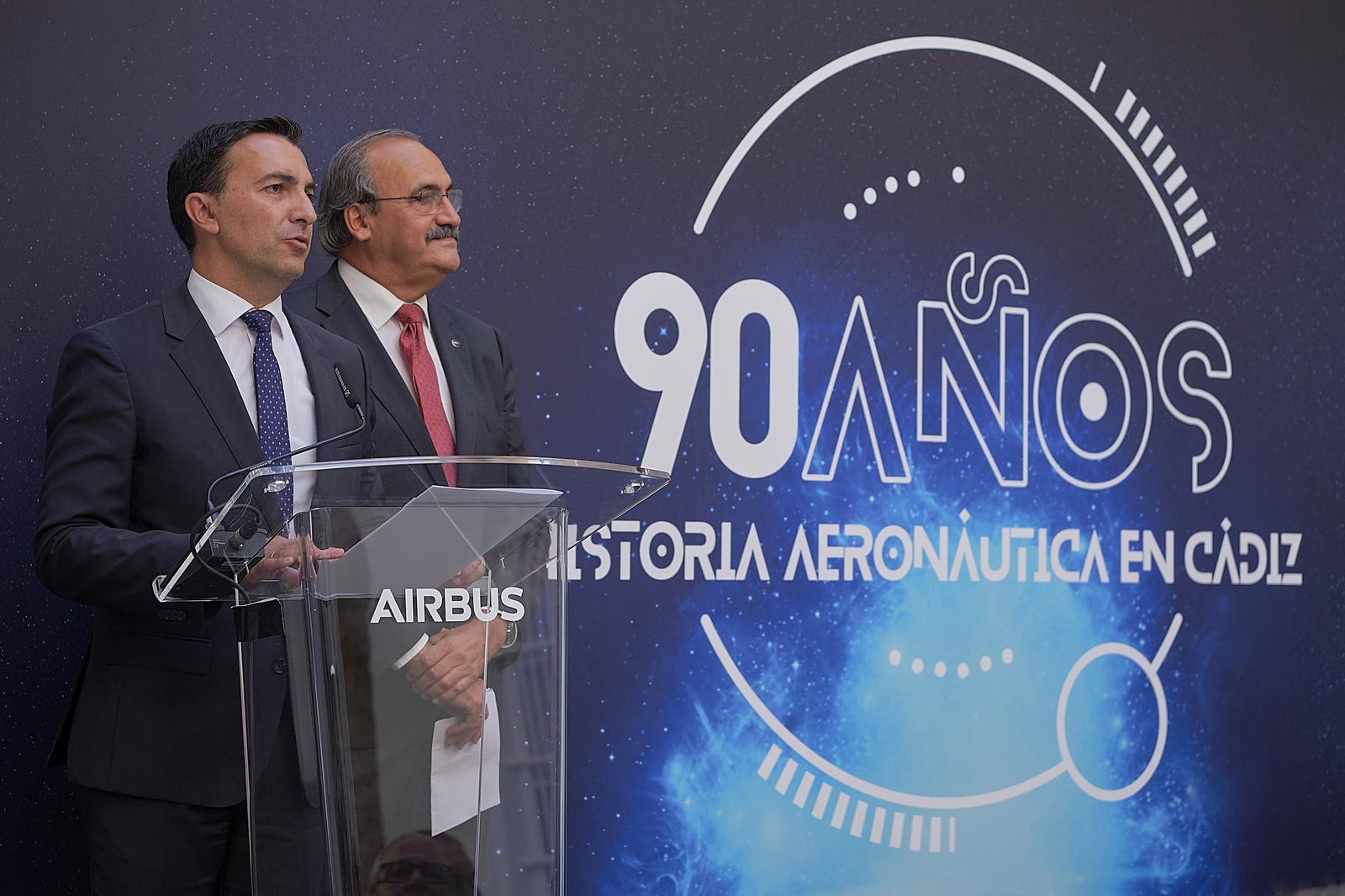 Antonio Rueda junto al director del CBC, Prudencio Escamilla.