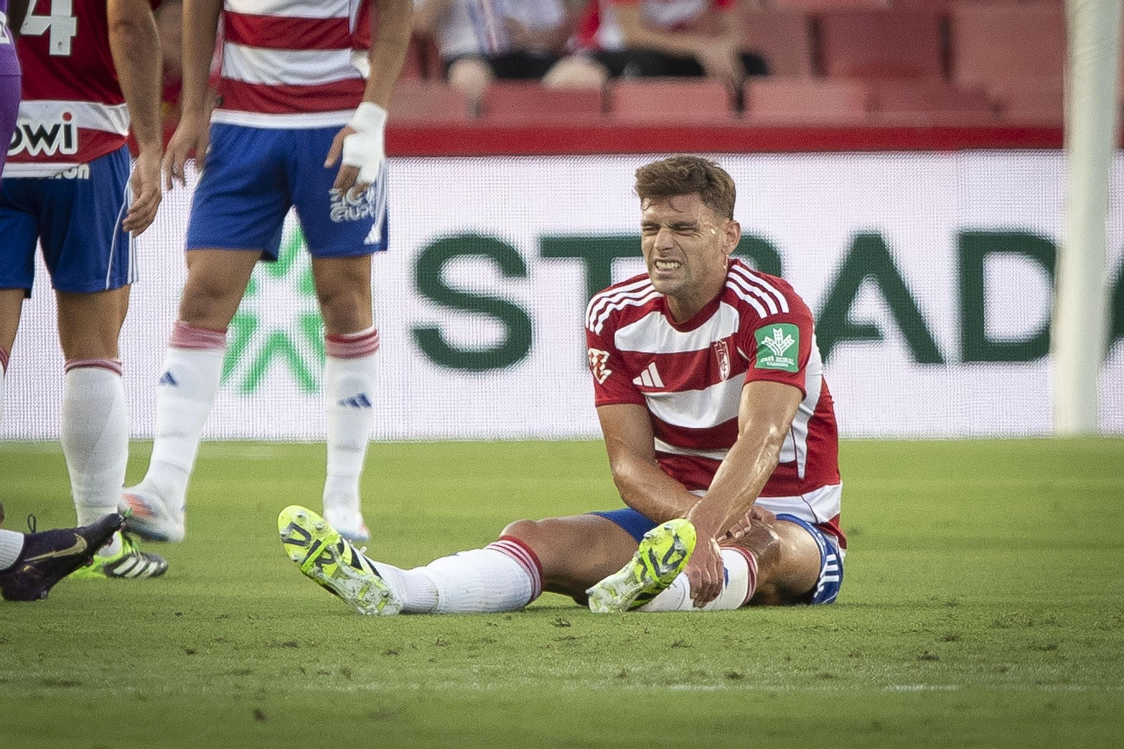 Lucas Boyé se va al césped justo tras lesionarse ante el Al Ain