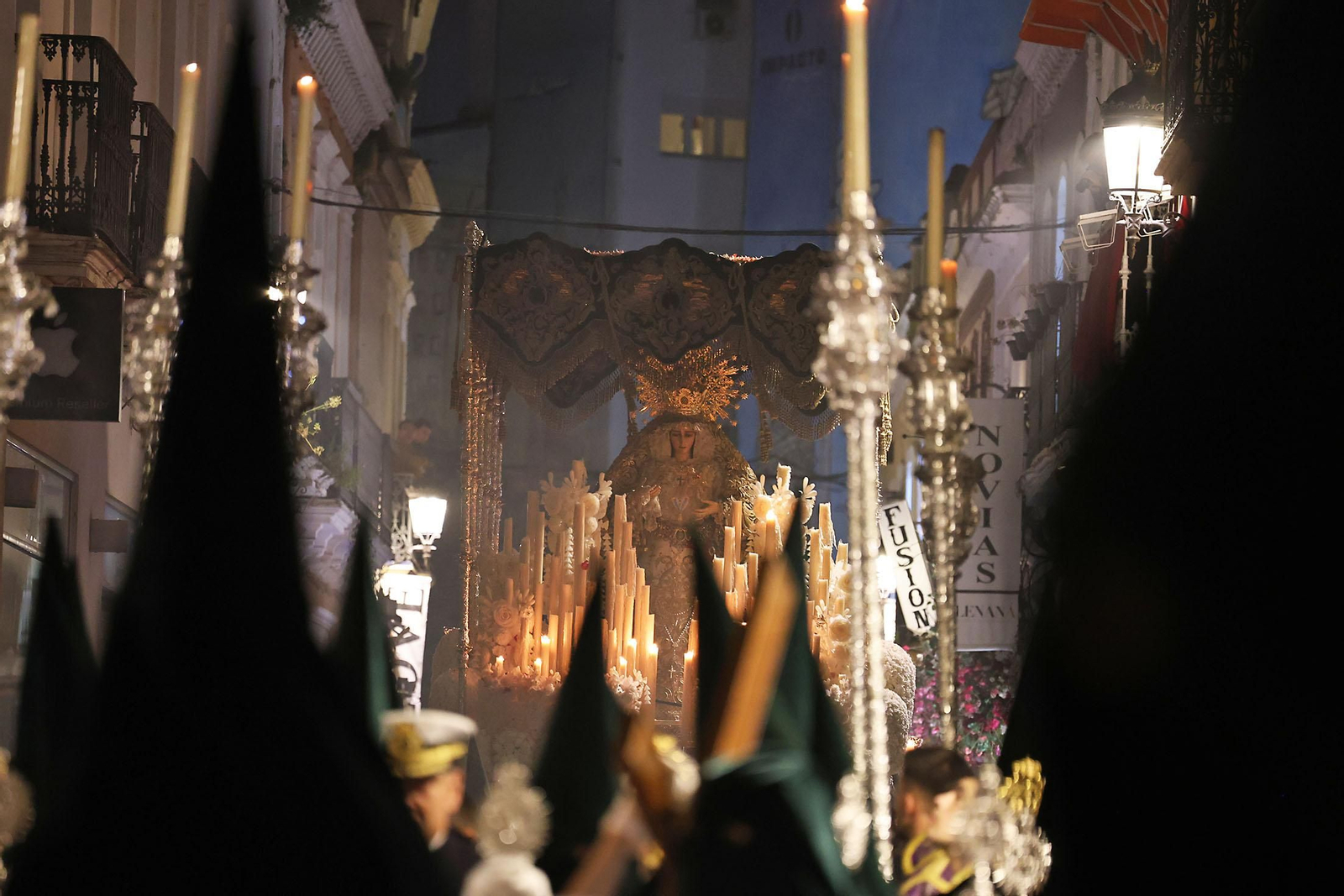 Miércoles Santo: La Hermandad de La Esperanza por las calles de Huelva