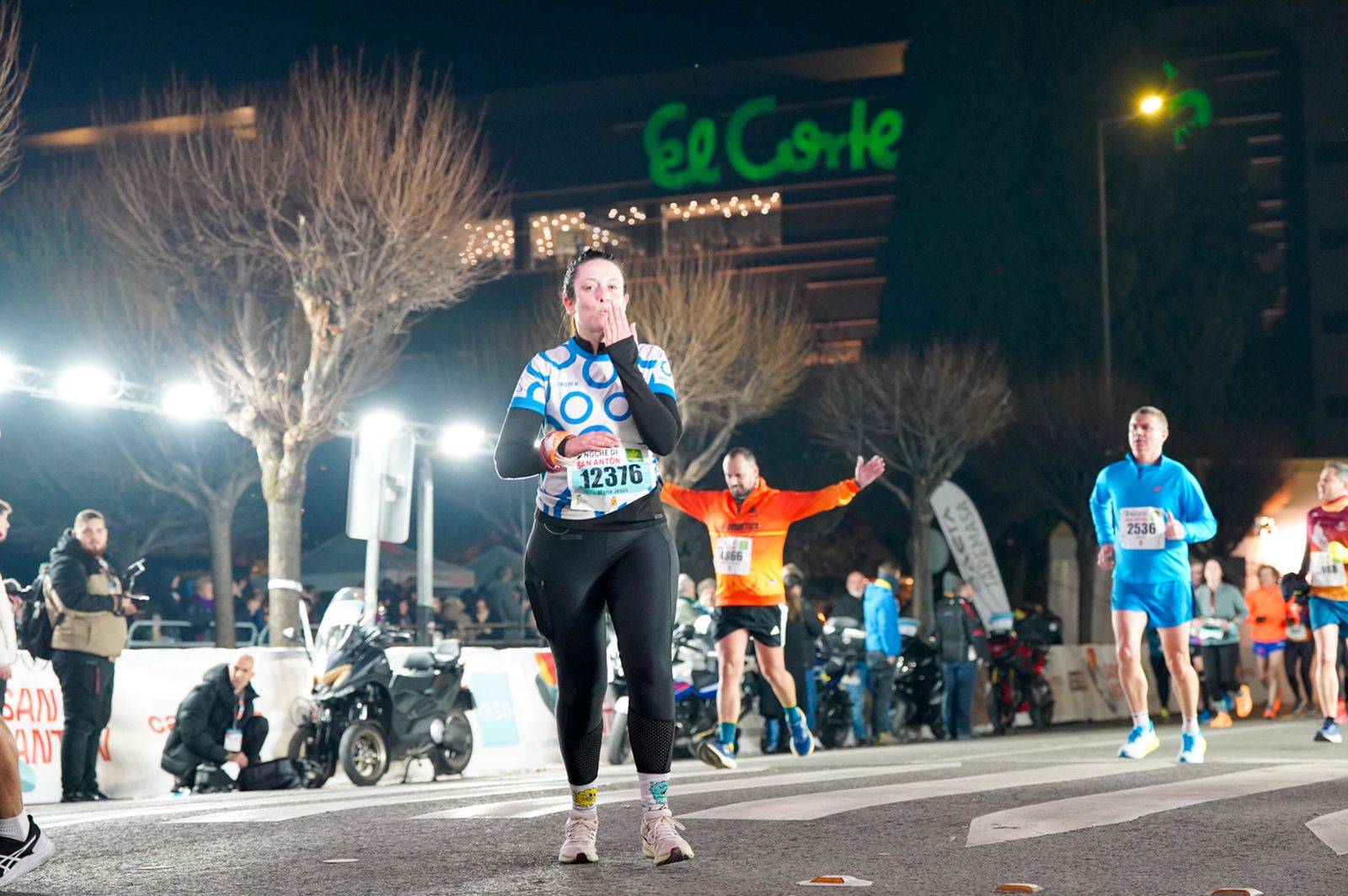 En imágenes: búscate en tu llegada a meta de la Carrera de San Antón 2026 (3)