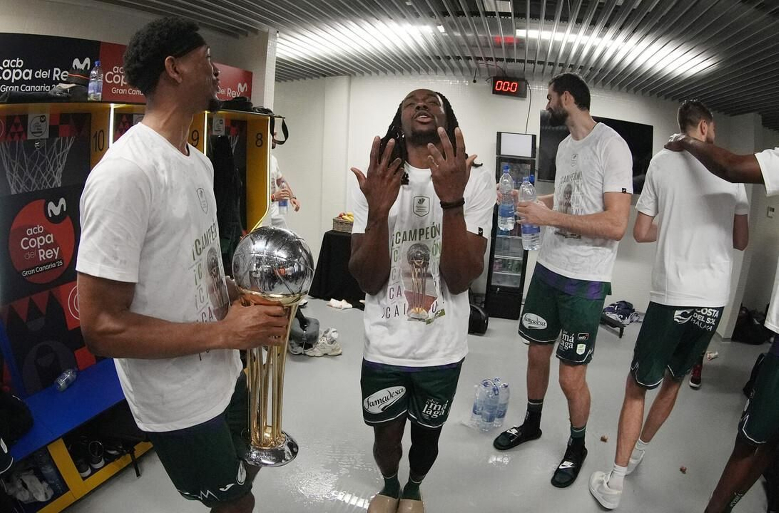 El Unicaja, campeón de Copa: Todas las imágenes del partido, la fiesta y la llegada a Málaga