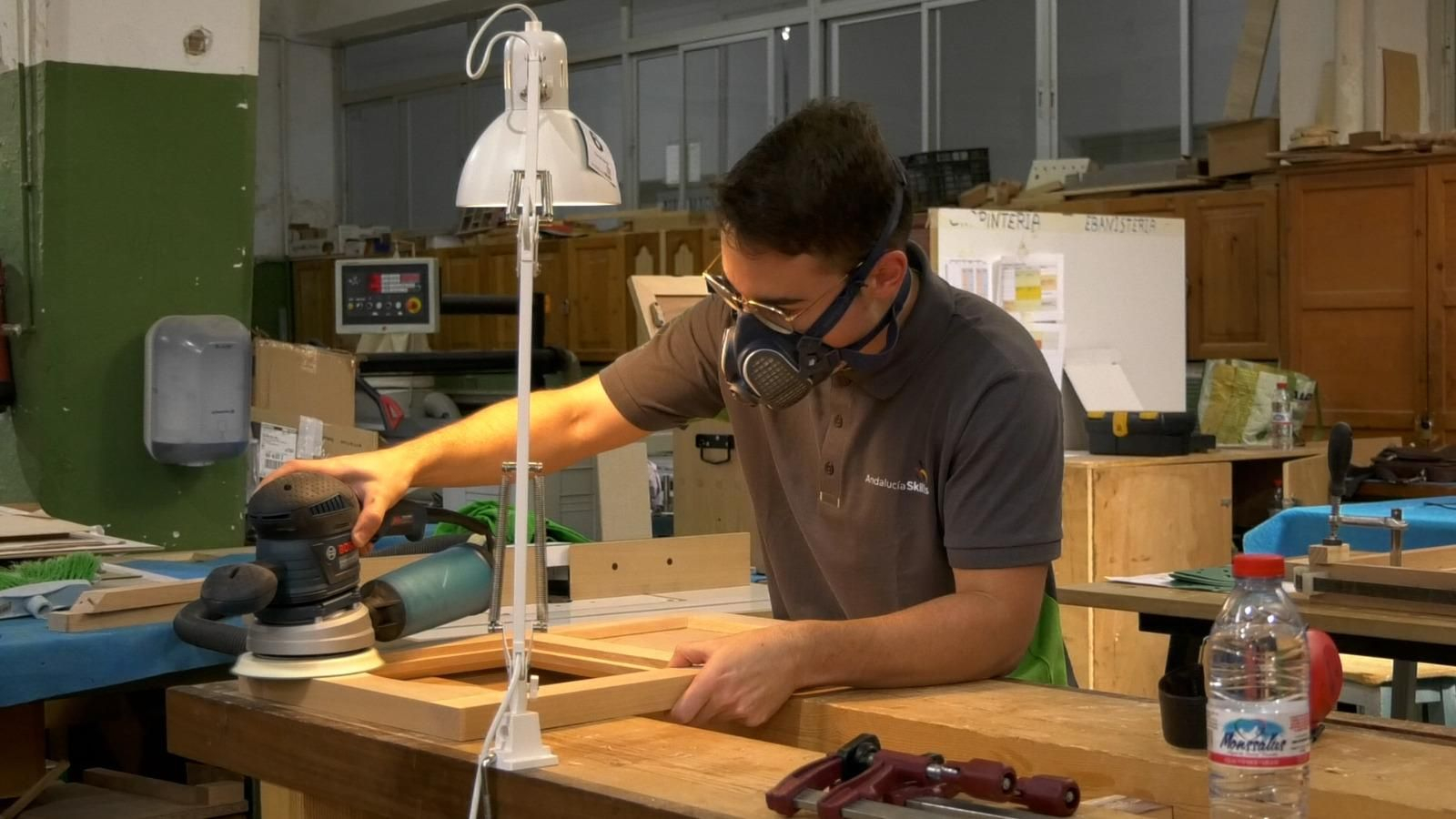 Imagen de archivo de un alumno en una especialidad de FP.