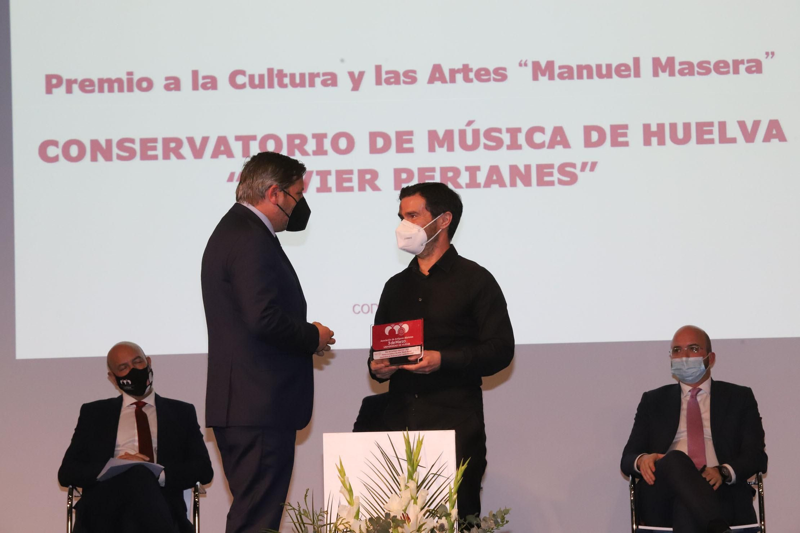 Imágenes de la entrega de premios de la Asociación de antiguos alumnos 3 de Marzo de la Universidad de Huelva