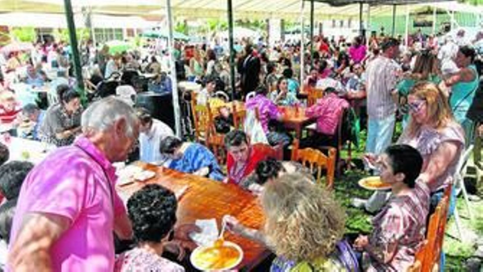 La gran familia Asansull en la celebración de su 43 aniversario, el pasado 25 de mayo.