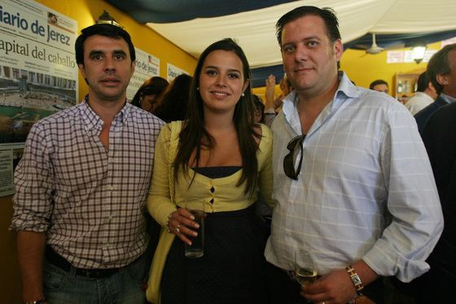 Manolo Ramírez, gerente de la distribuidora, 'De 1 a 5 estrellas', Marisa López, comercial del Diario, y Sergio Garón, jefe de Administración

Foto: Vanesa Lobo