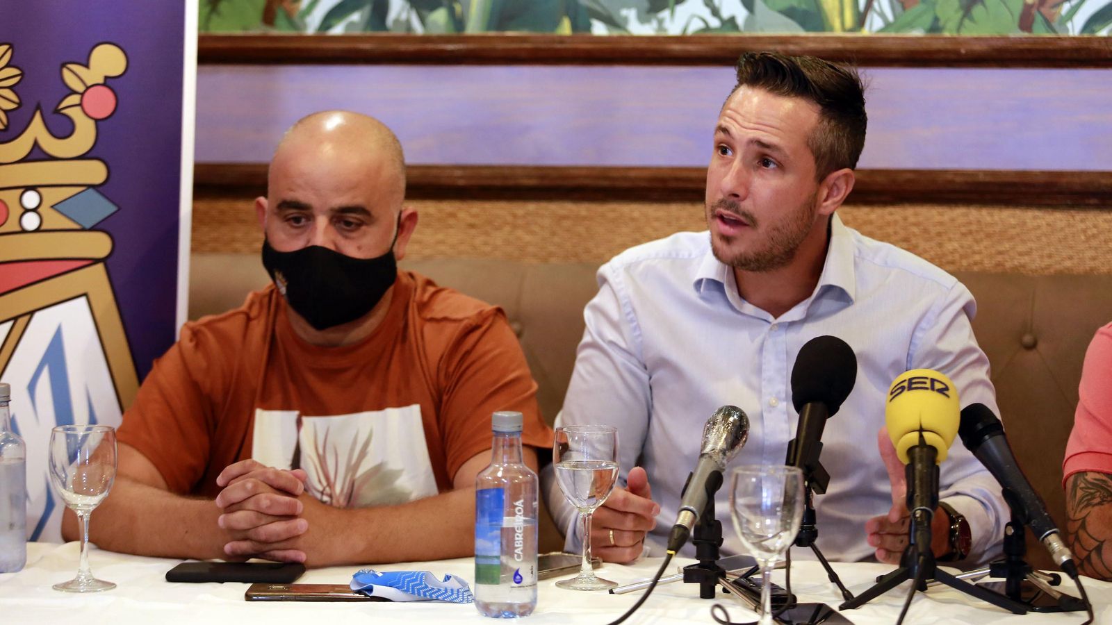 José Luis Mateos, en una rueda de prensa con Juan Díaz.