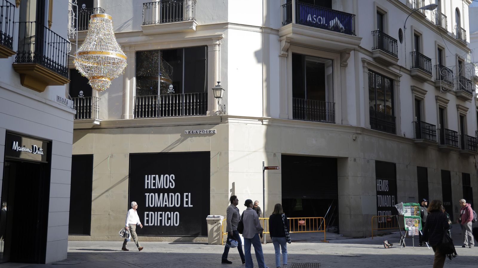 Estado de las obras de la futura tienda de la calle Velázquez esquina con Rioja.