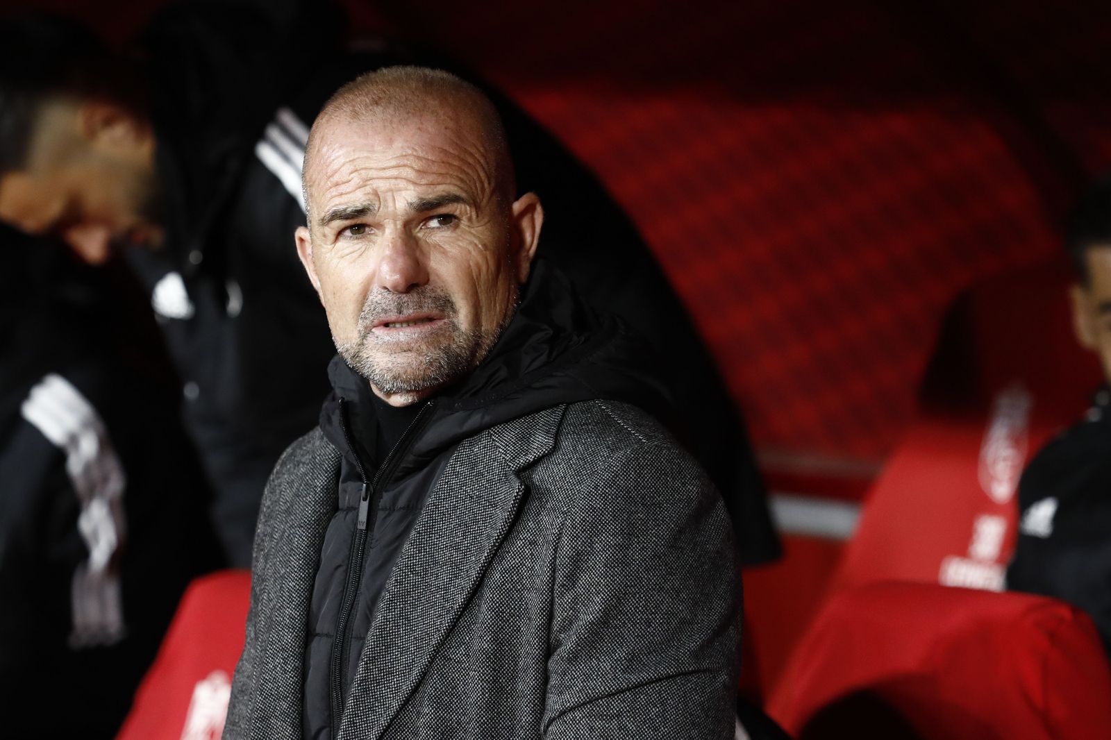 Paco López, en el banquillo.