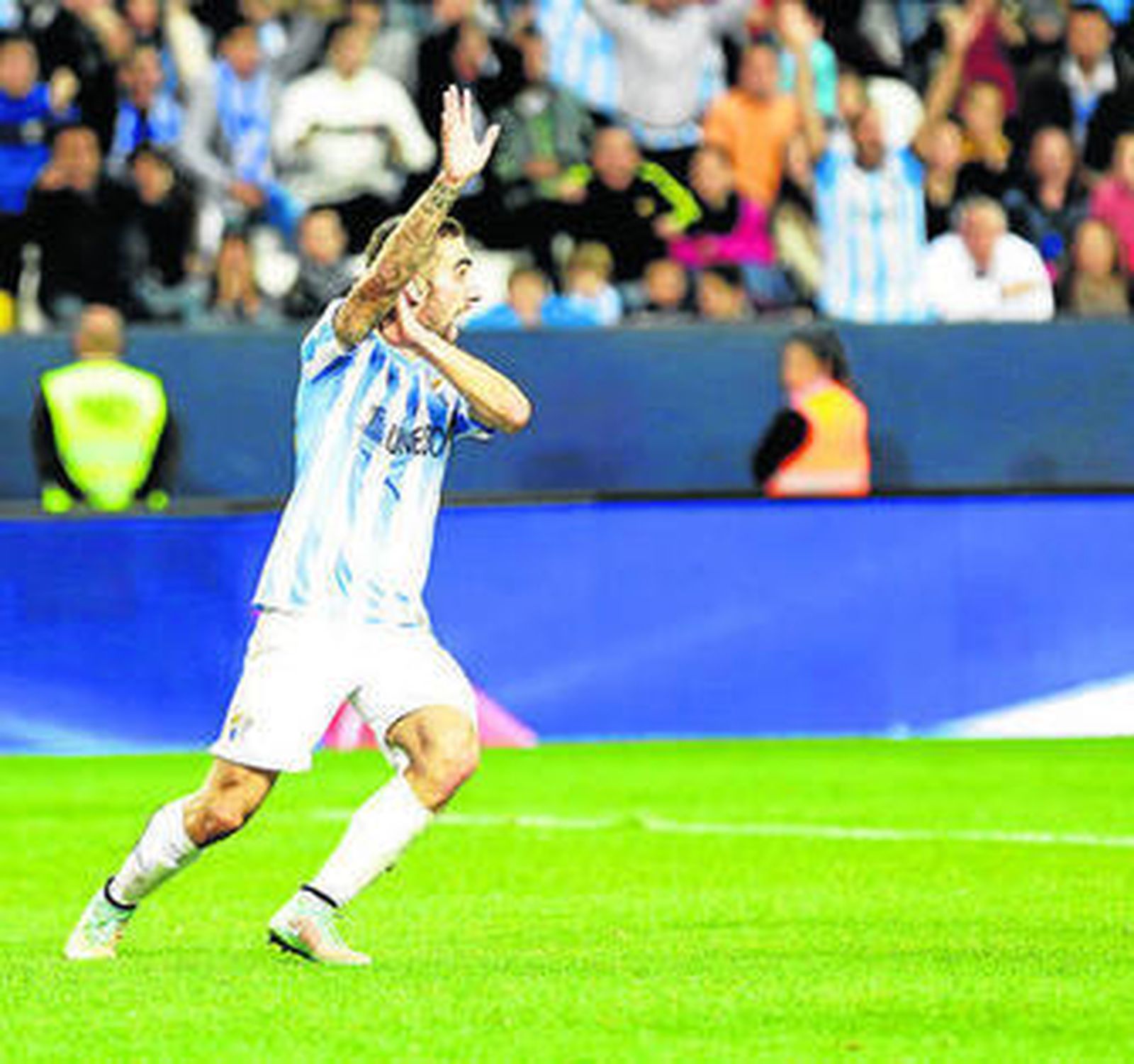 Darder pide al árbitro mano en la jugada del penalti ante el Eibar.