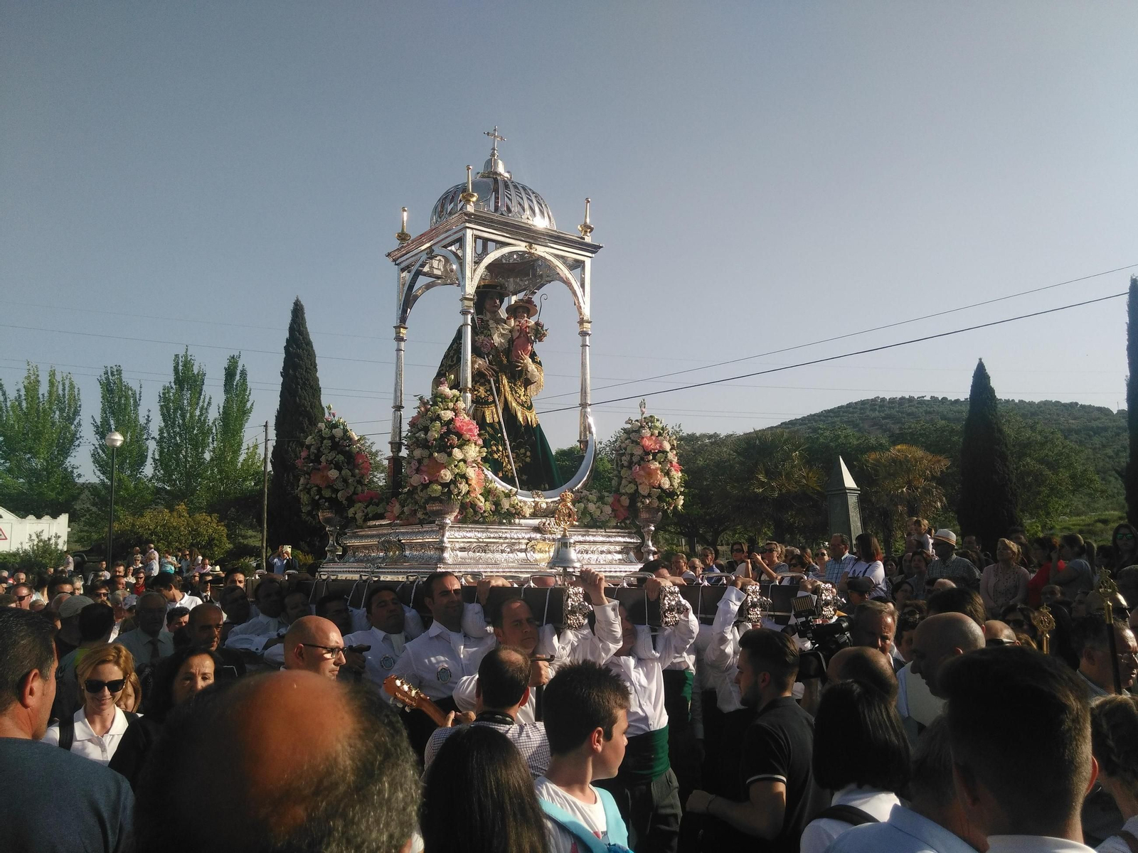 Imagen de archivo de la Virgen de Araceli bajando de su santuario en su romería.