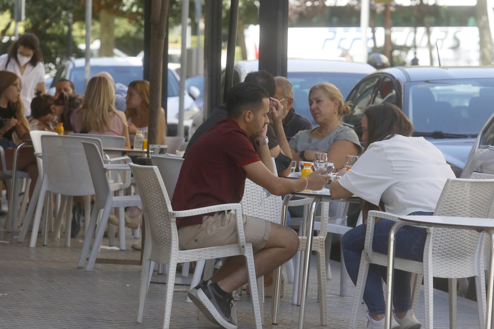 Una terraza a la hora del desayuno.