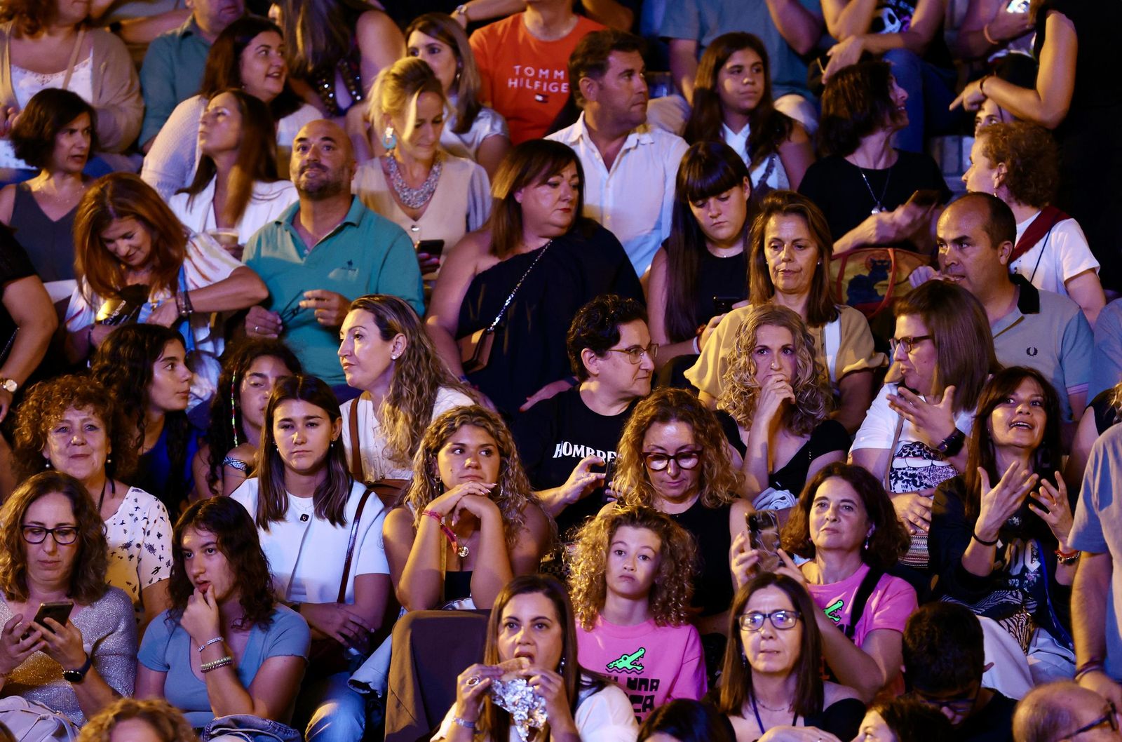 Búscate en el concierto de Hombres G