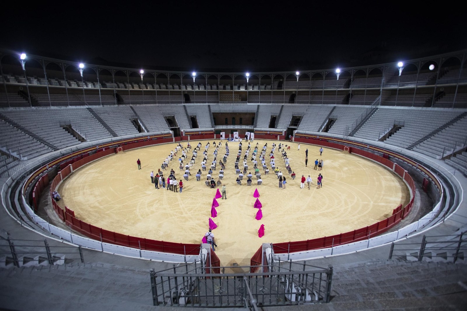 Espectacular imagen de la Plaza de Toros de Granada durante la presentación de los dos festejos de este mes