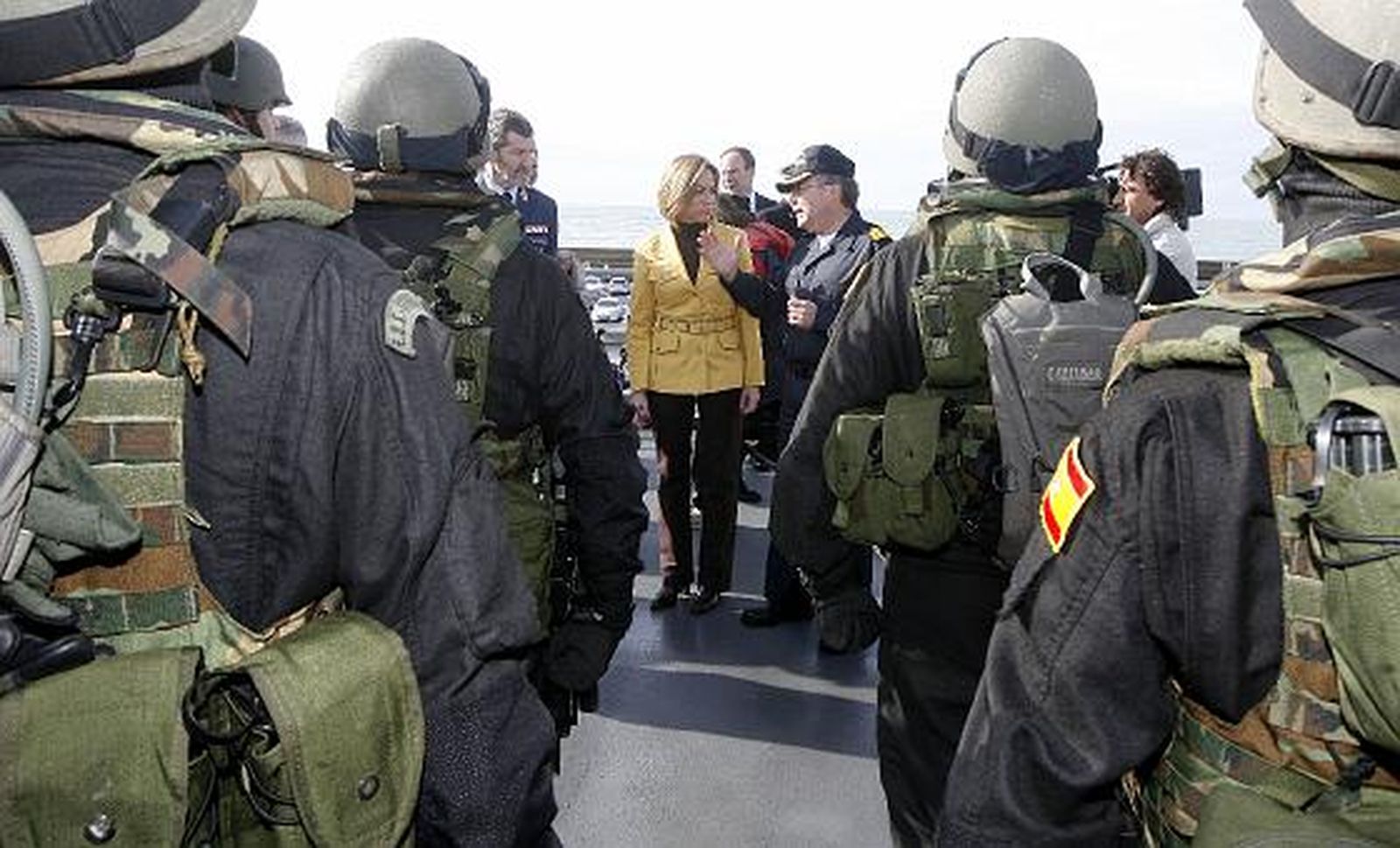 La ministra Chacón despide en Rota al ´Patiño´, que se incorpora a la operación Atalanta en aguas de Somalia. 

Foto: Borja Benjumeda