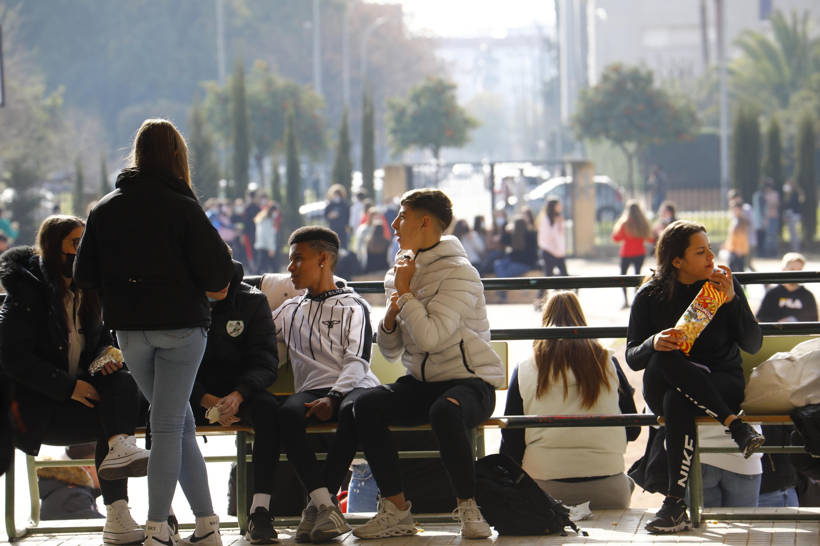 Las fotografías de la vuelta al recreo sin mascarilla en Córdoba