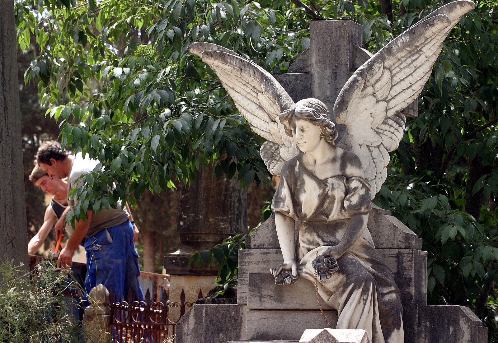 Arranca en la Audiencia de Granada el juicio por los contratos 'fantasma' de la empresa del cementerio