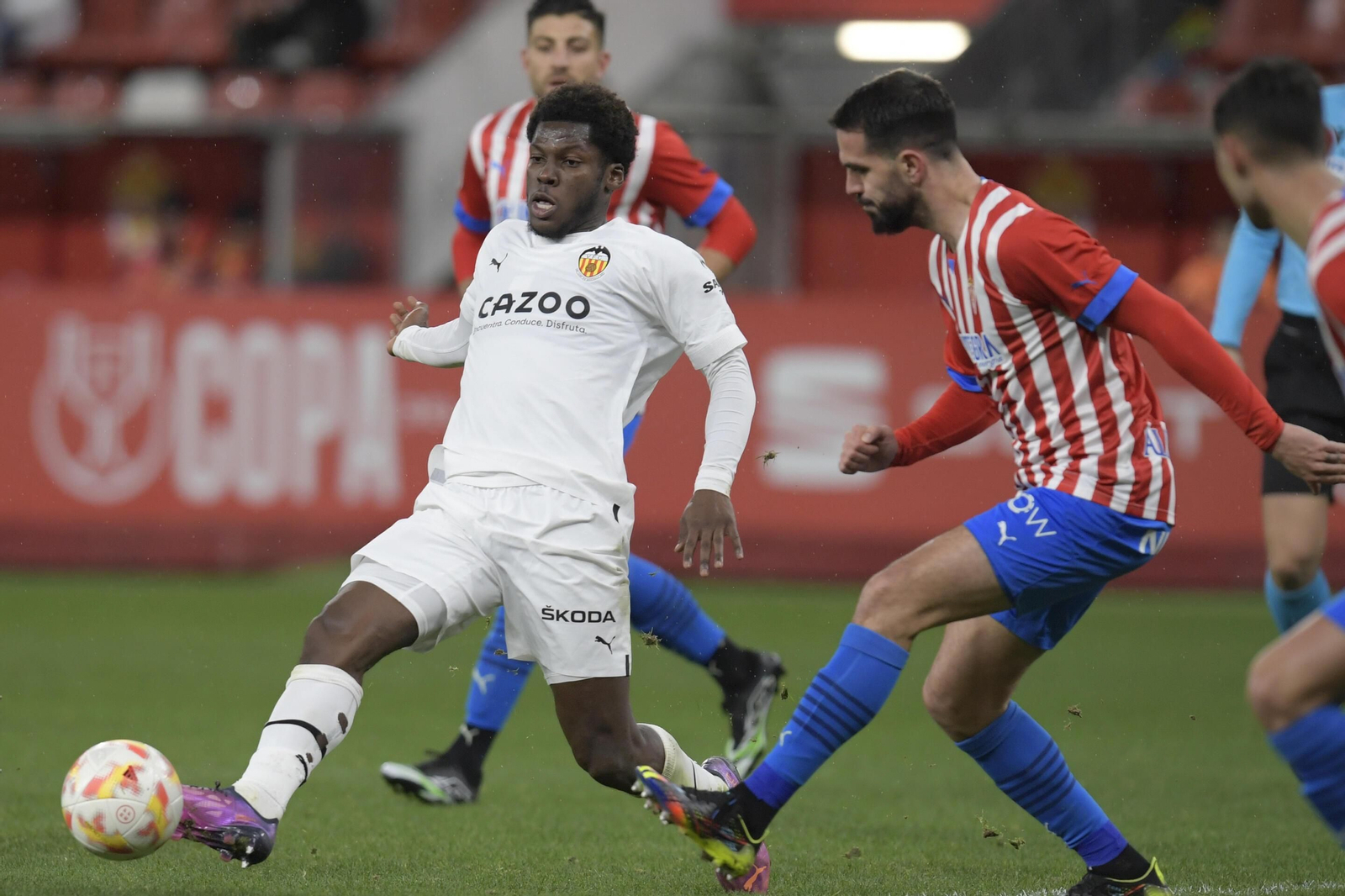 Insua es una de las bajas del Sporting.