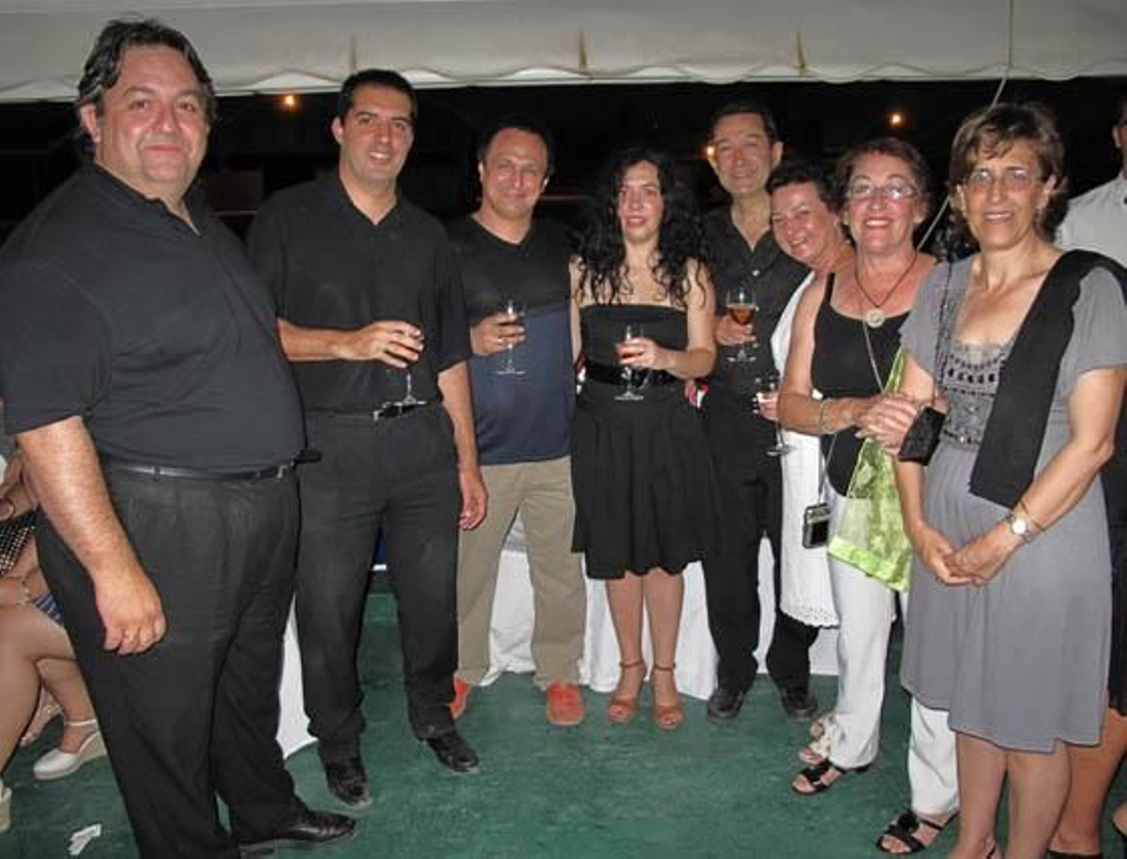 Arturo Artigas (director), Juan José Suárez, Ismael Benítez, Eva María González Pires, Pepe Gómez, Ángeles Asensio, Carmen Jiménez y Encarna Vivancos, del Grupo de Cámara Sacra.


Foto: Victoria Ramírez