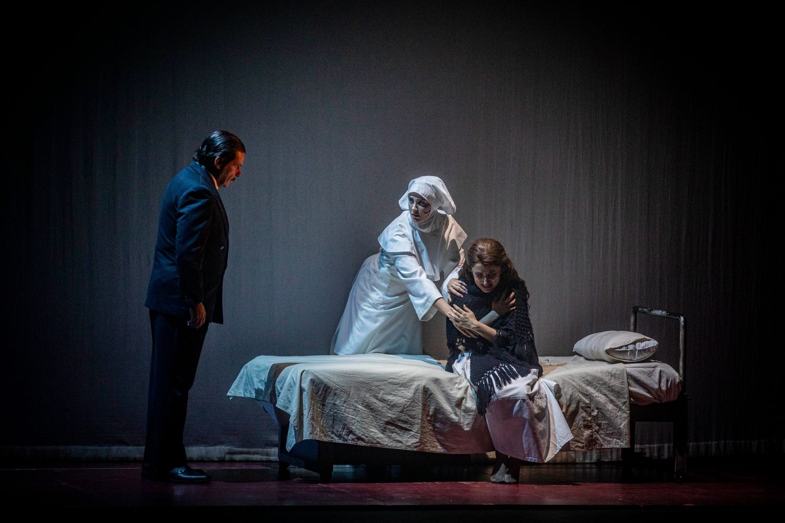 Imágenes del musical 'El tiempo entre costuras' en el Gran Teatro Falla