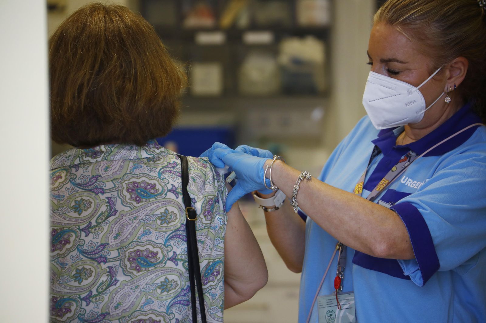 La vacunación del profesorado contra el coronavirus, en imágenes