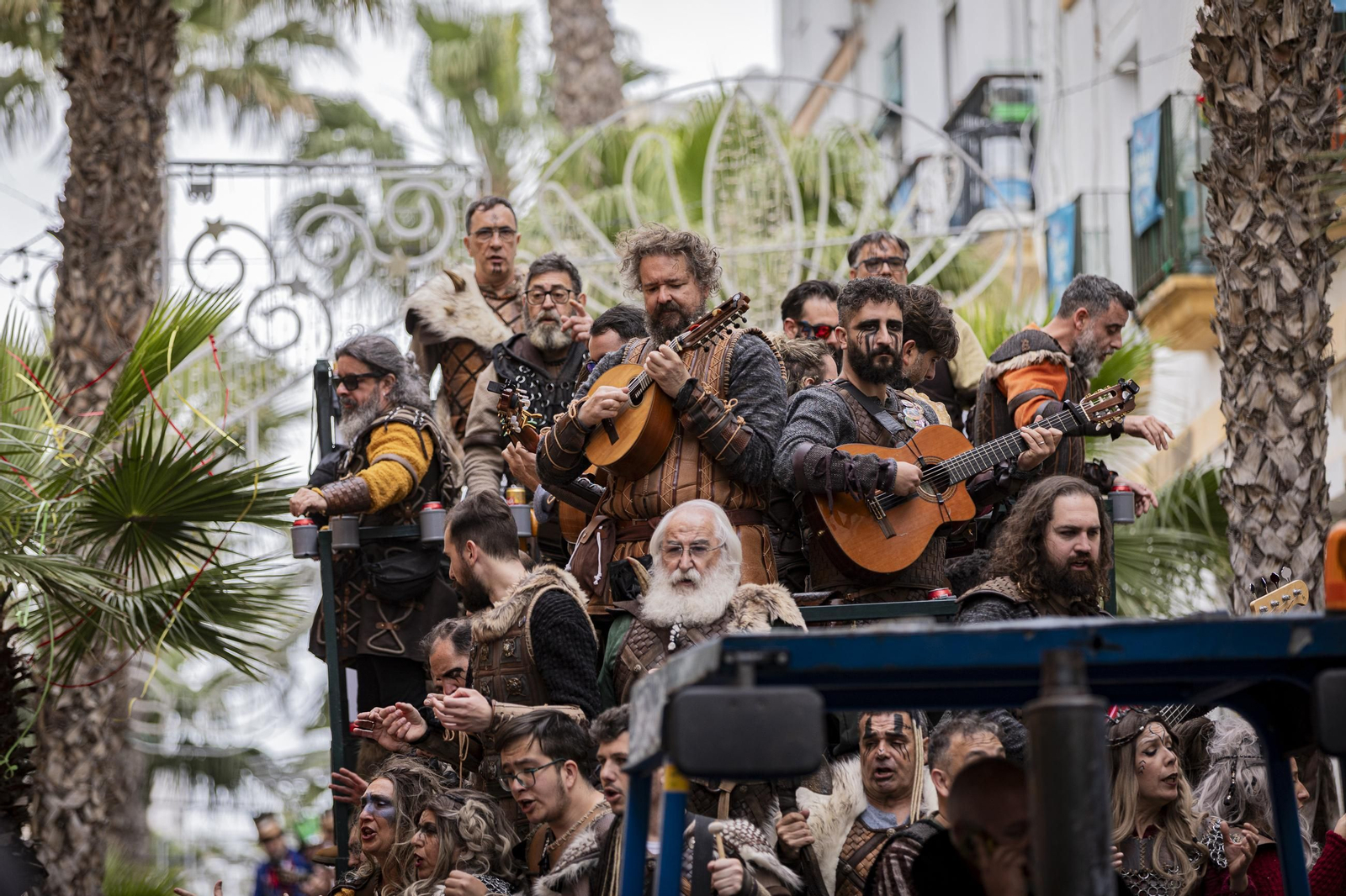 Las imágenes del segundo sábado de Carnaval de Cádiz 2025: Carrusel de coros bajo la lluvia