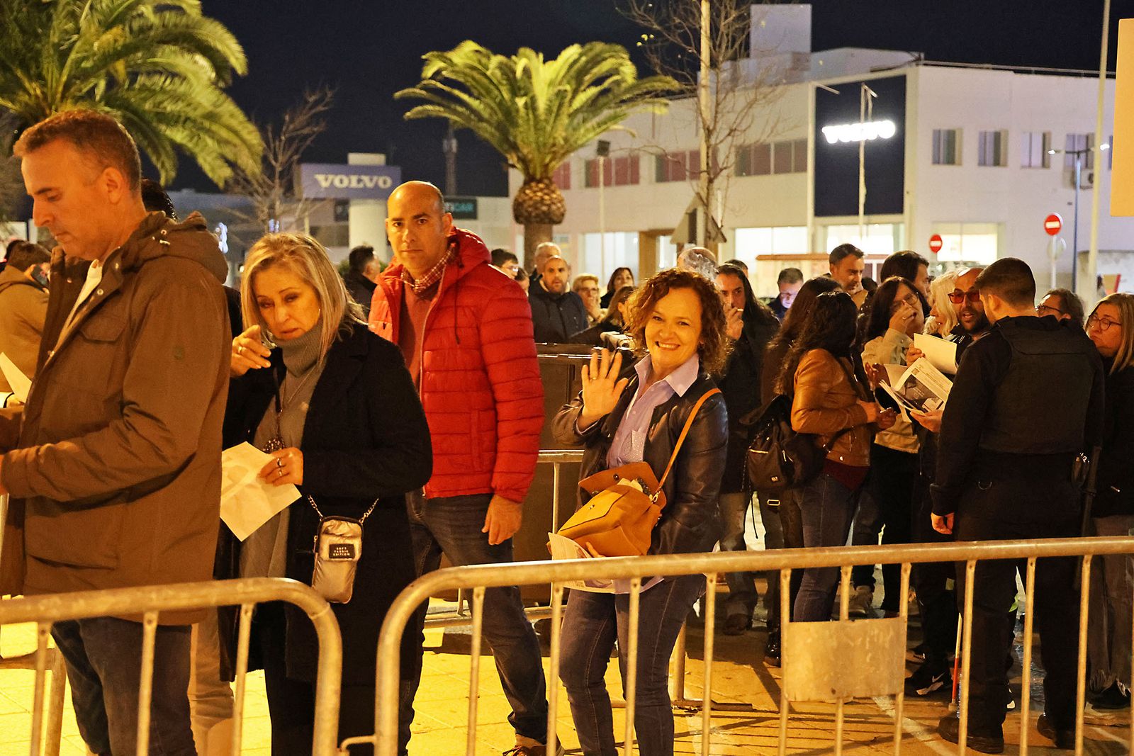 Imágenes del ambiente previo al concierto de Manolo García