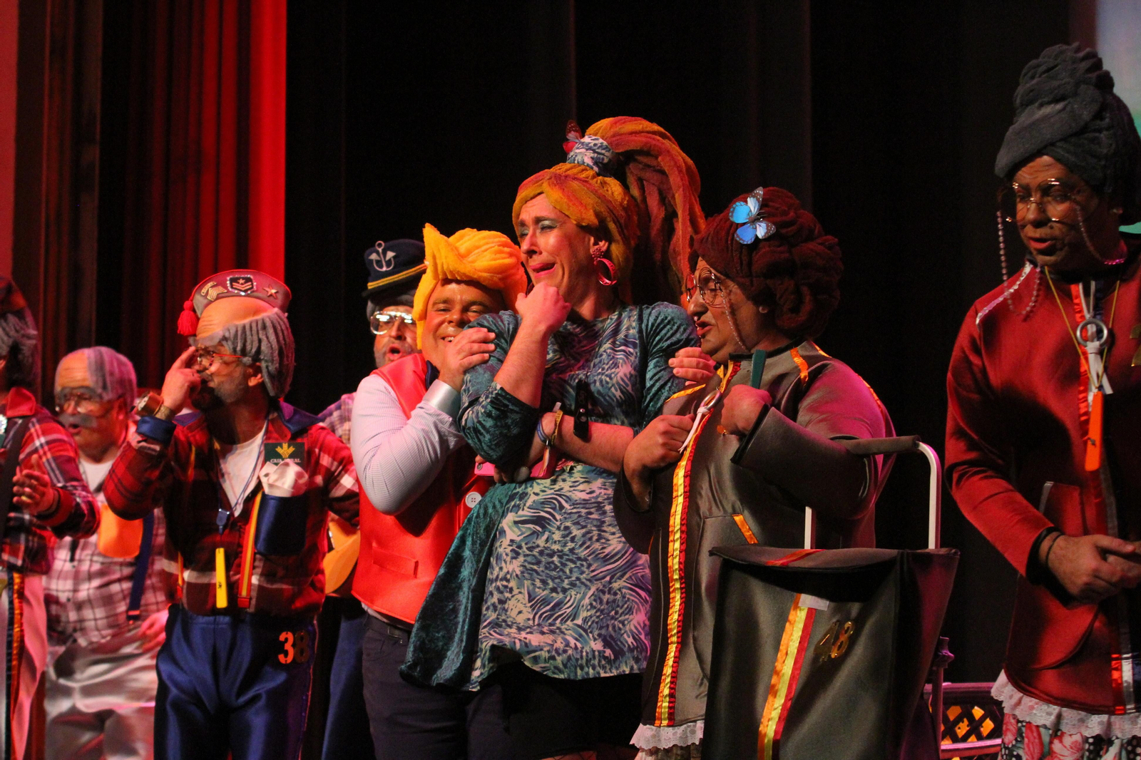 Algunos de los componentes de la murga de Punta Umbría Échame cuenta...