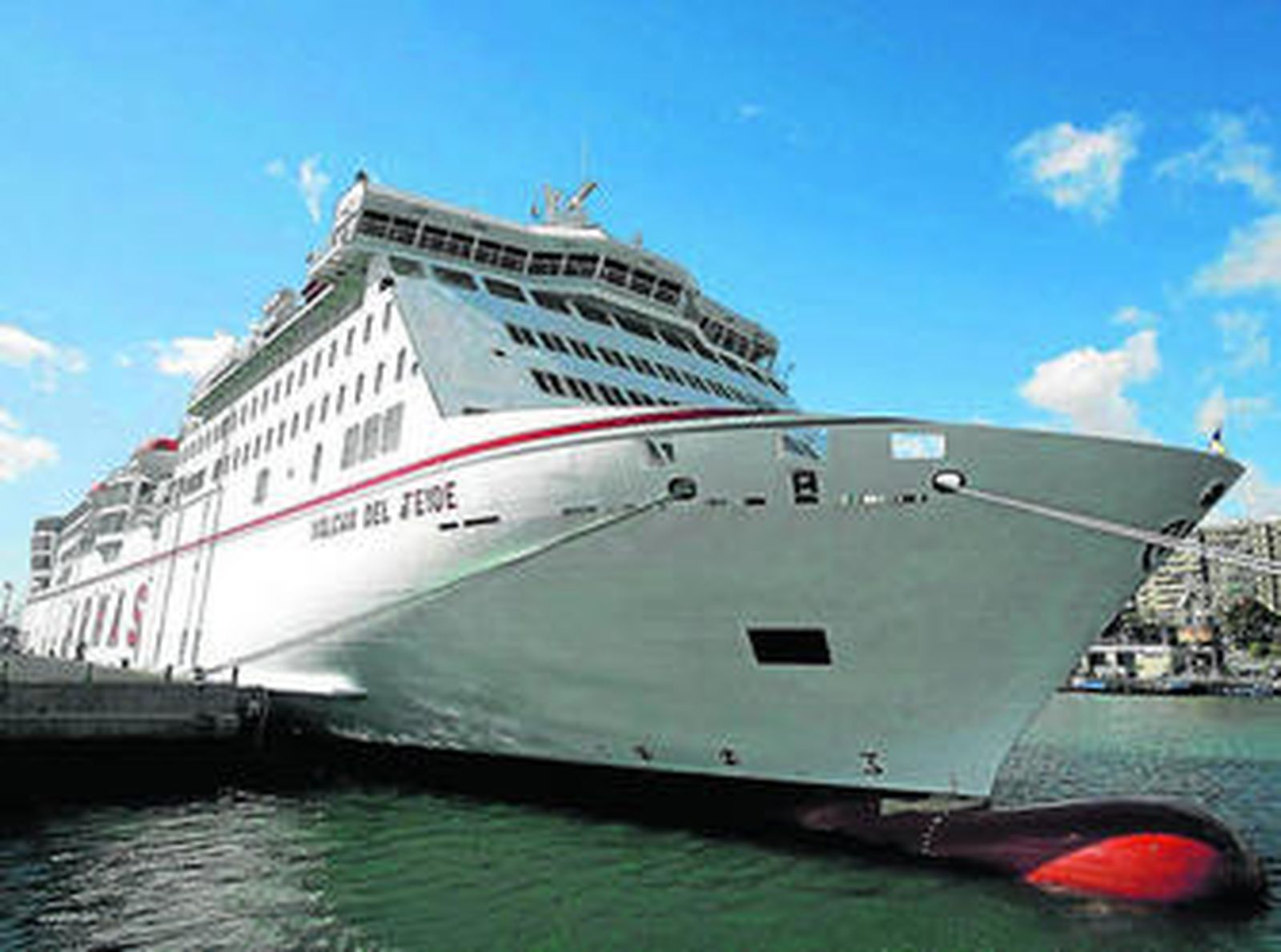 El 'Volcán del Teide' es el buque que, en la actualidad, cubre la ruta entre Huelva y Canarias.