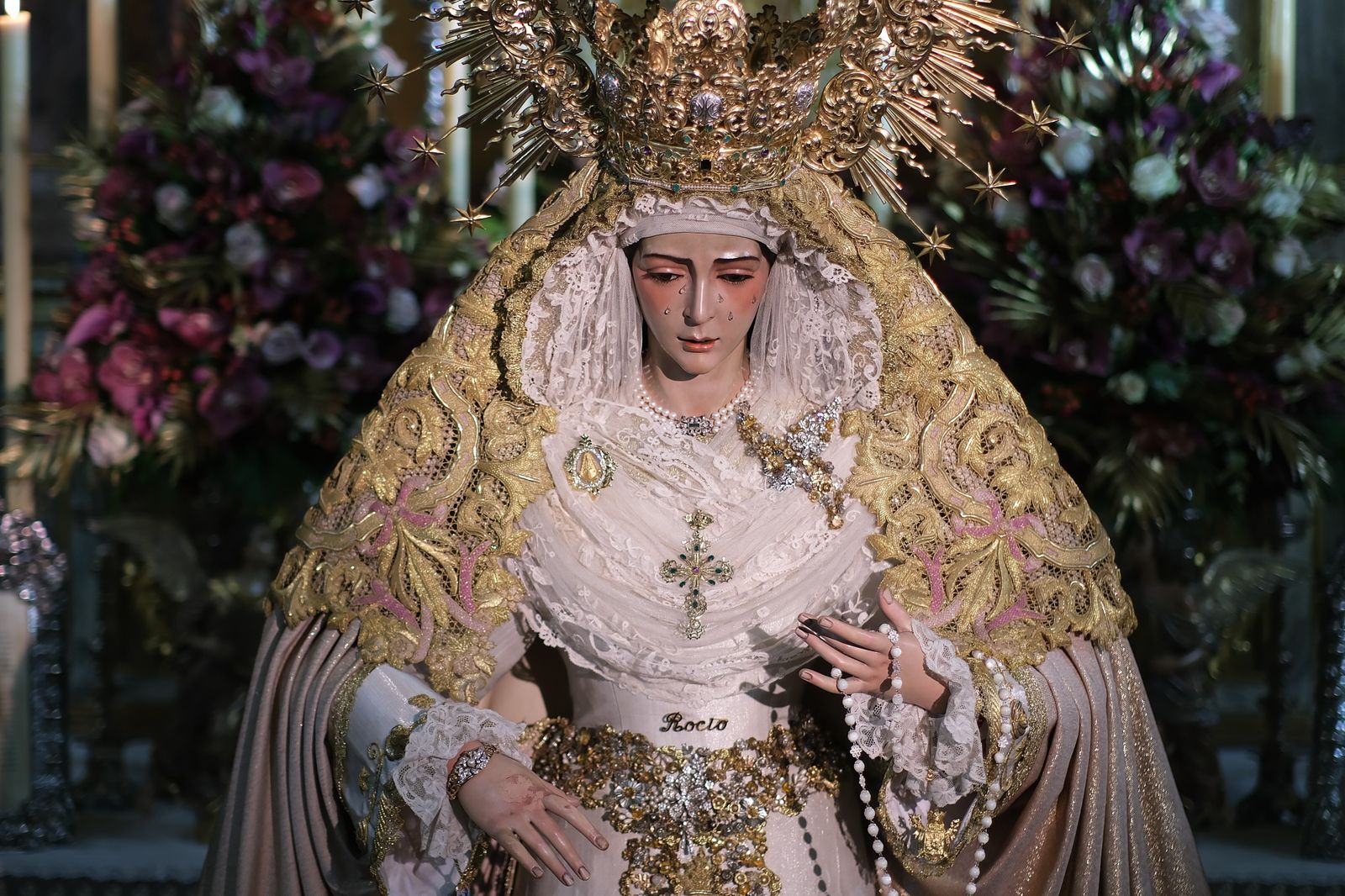Las imágenes del besamanos a la Virgen del Rocío de la Redención