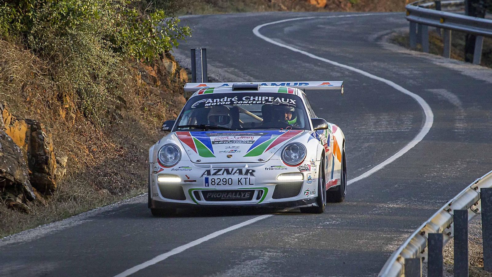 José Antonio Aznar atraviesa uno de los tramos del circuito sevillano durante este pasado fin de semana.
