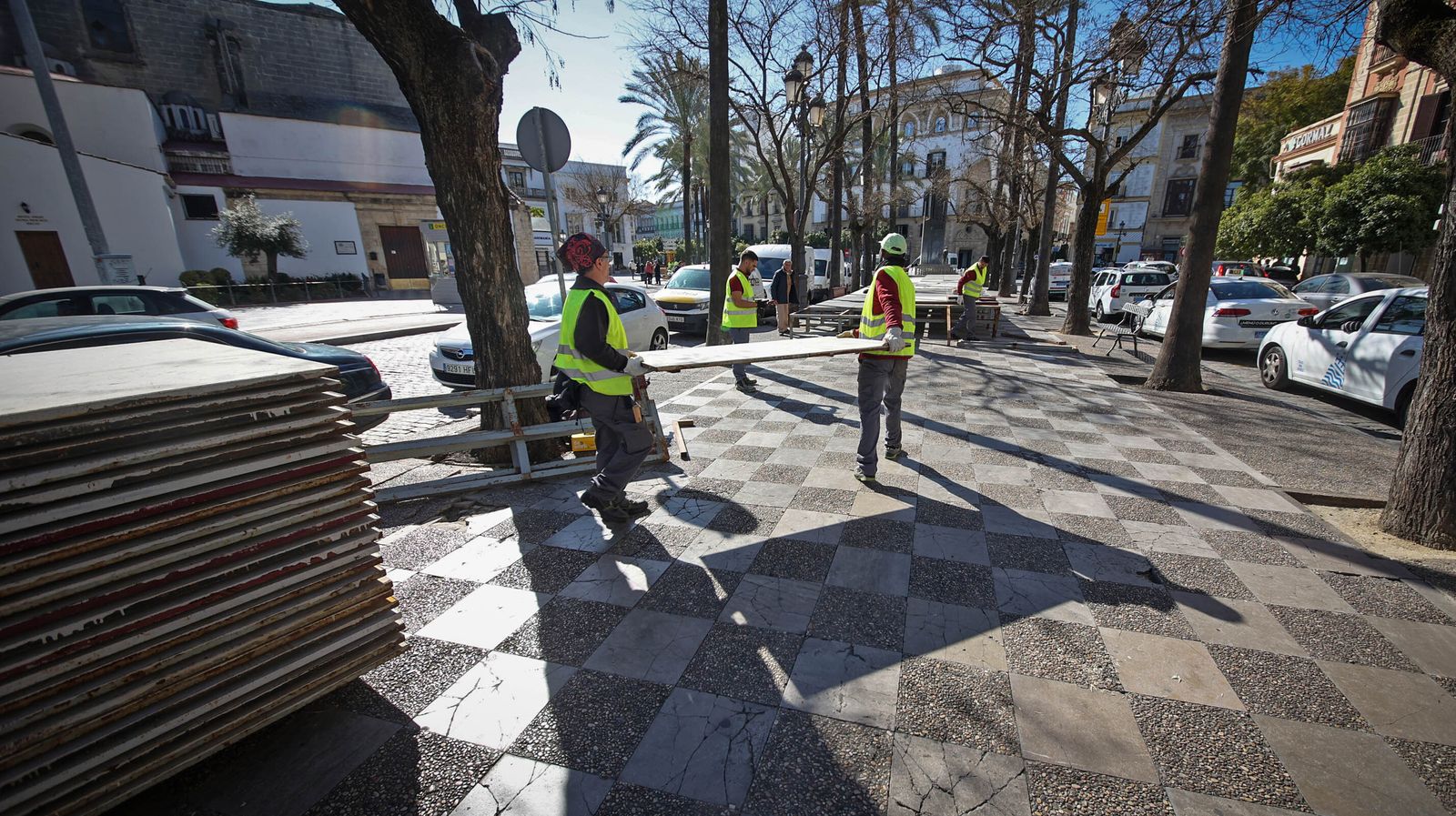 Comienza el montaje de los palcos de la Semana Santa 2023