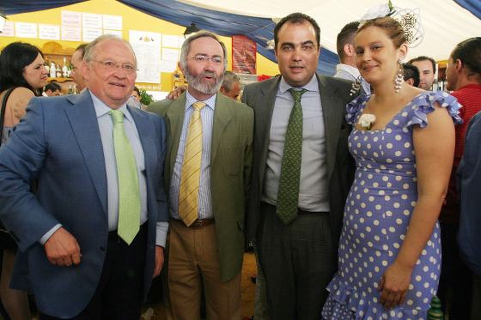 Daniel Vázquez, delegado provincial de Economía;Francisco Lebrero, delegado de Fomento;David Fernández;y la delegada municipal de Deportes y Recursos, Ainhoa Gil.

Foto: Vanesa Lobo