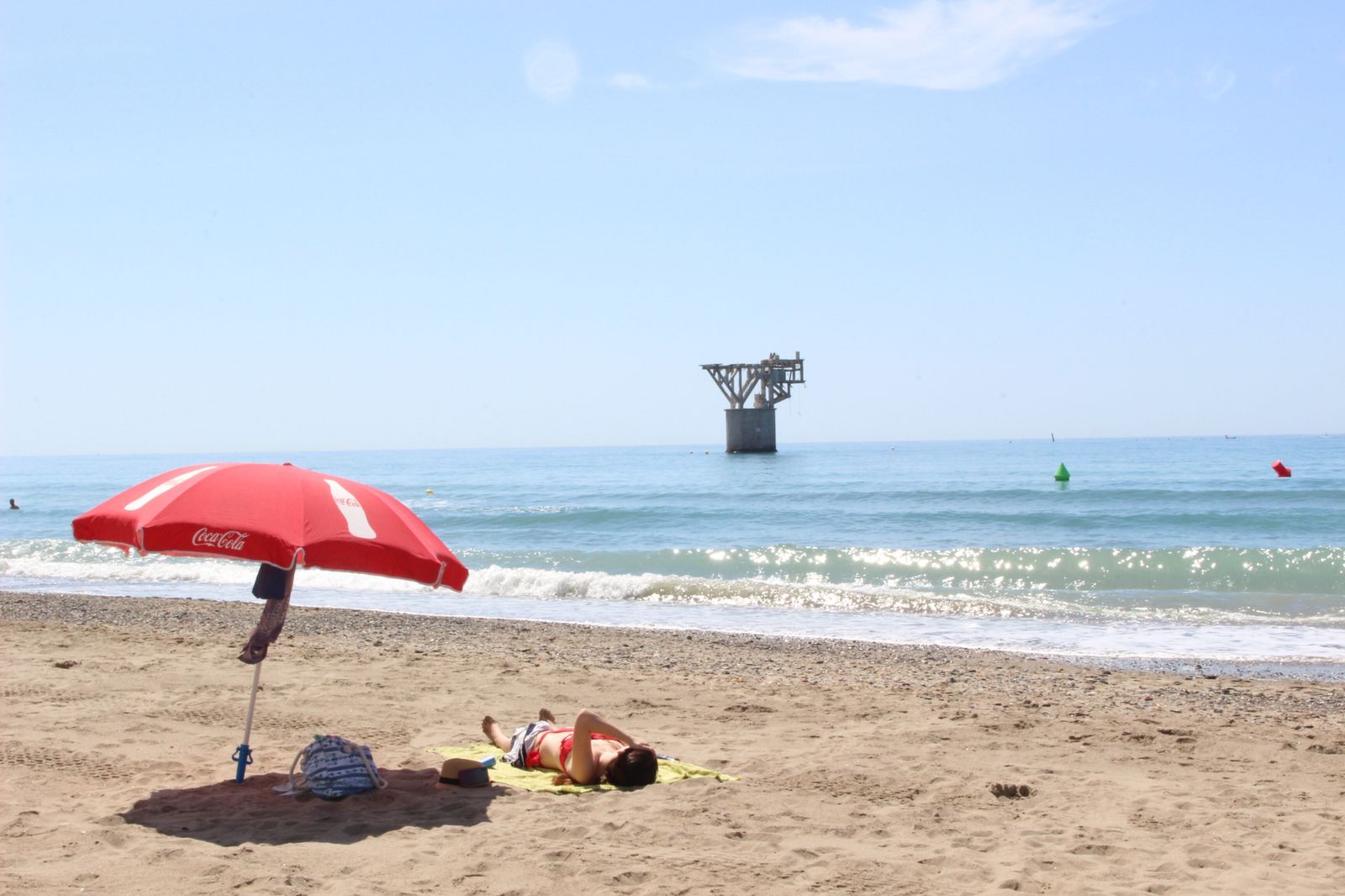 Fotos de las playas de Marbella, con los primeros bañistas de la fase 2