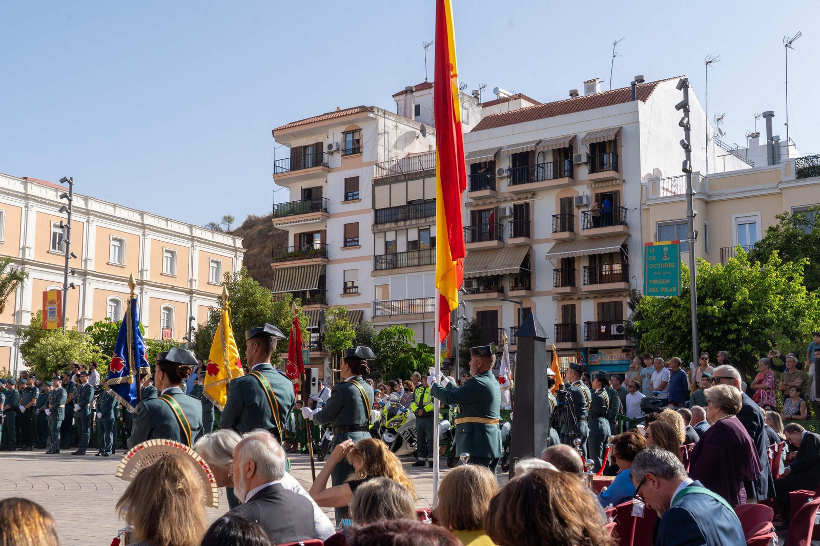 Imágenes del desfile de la Guardia Civil en el Día de la Hispanidad y de su patrona en la Plaza de La Merced