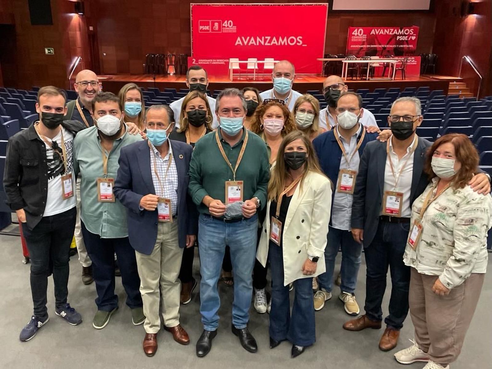José María Román y Cándida Verdier, junto a otros miembros del partido durante el Congreso Federal del PSOE celebrado este fin de semana en Valencia.