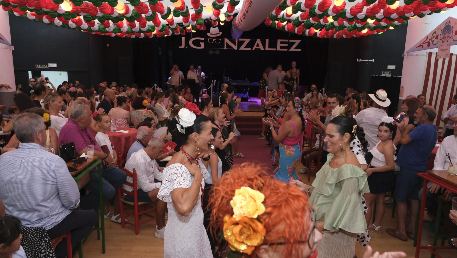 Los almerienses disfrutan del lunes en la Feria del Mediodía