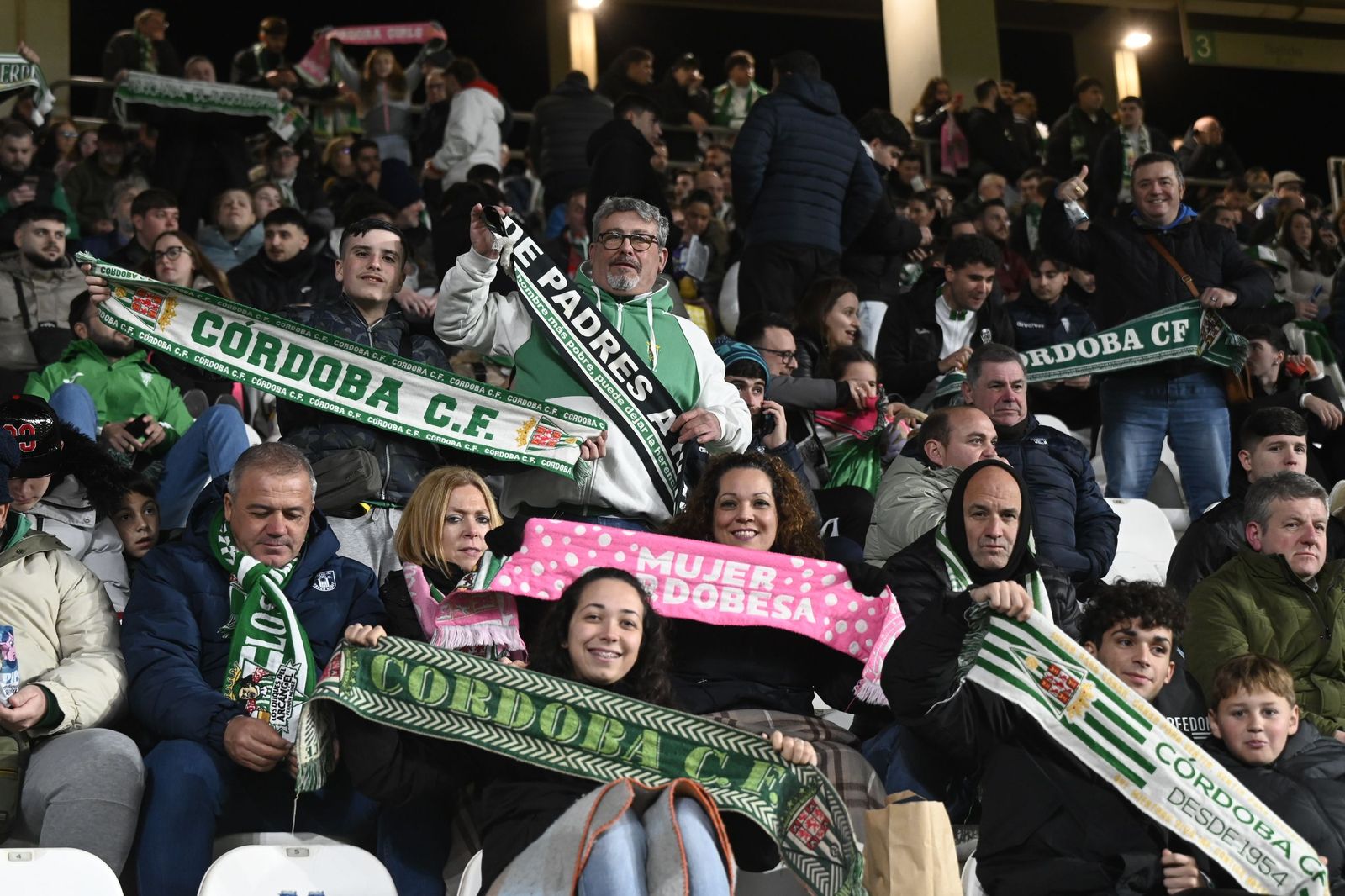 Las fotos del espectacular ambiente en El Arcángel en el derbi andaluz entre Córdoba CF y Málaga