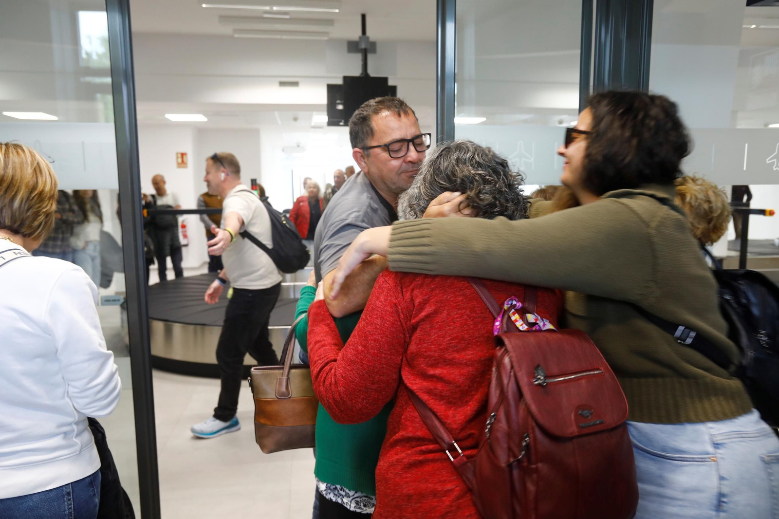 El aeropuerto de Córdoba recibe el primer vuelo de Binter desde Canarias, en imágenes