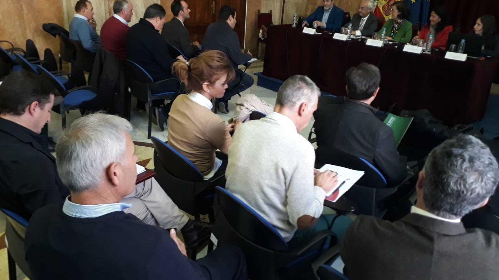 La directora general de Producciones y Mercados Agrarios del Ministerio de Agricultura, Esperanza Orellana, se ha reunido esta semana con el sector.