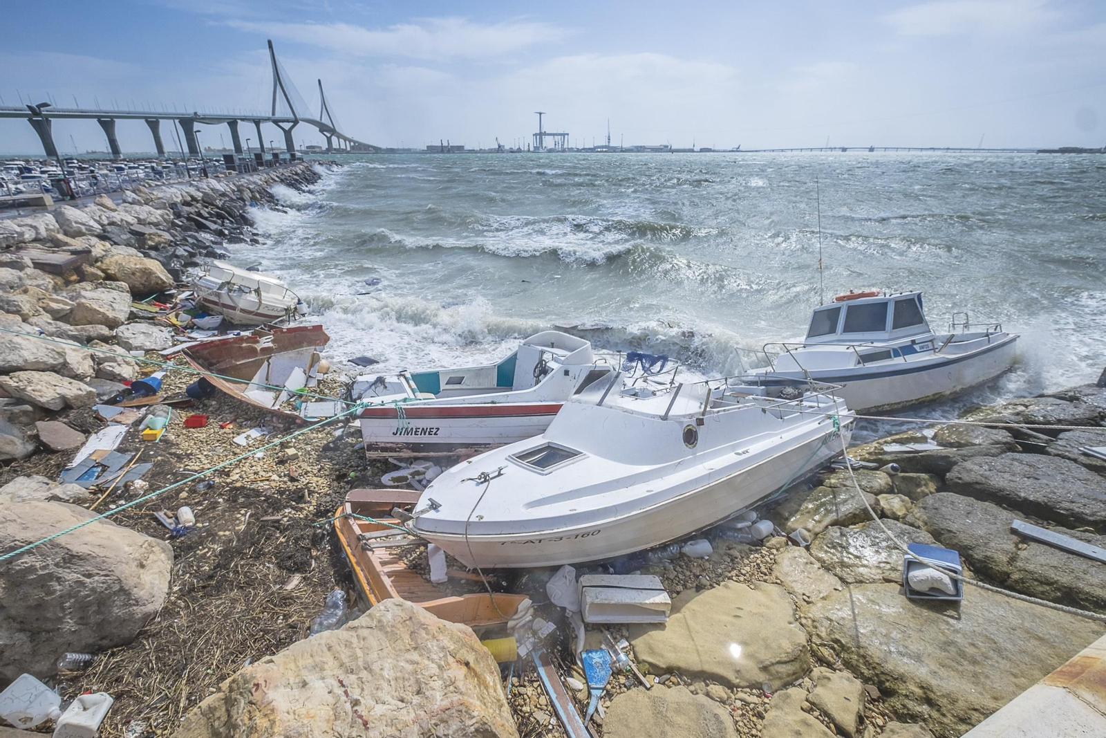 Efectos del temporal de levante en Cádiz
