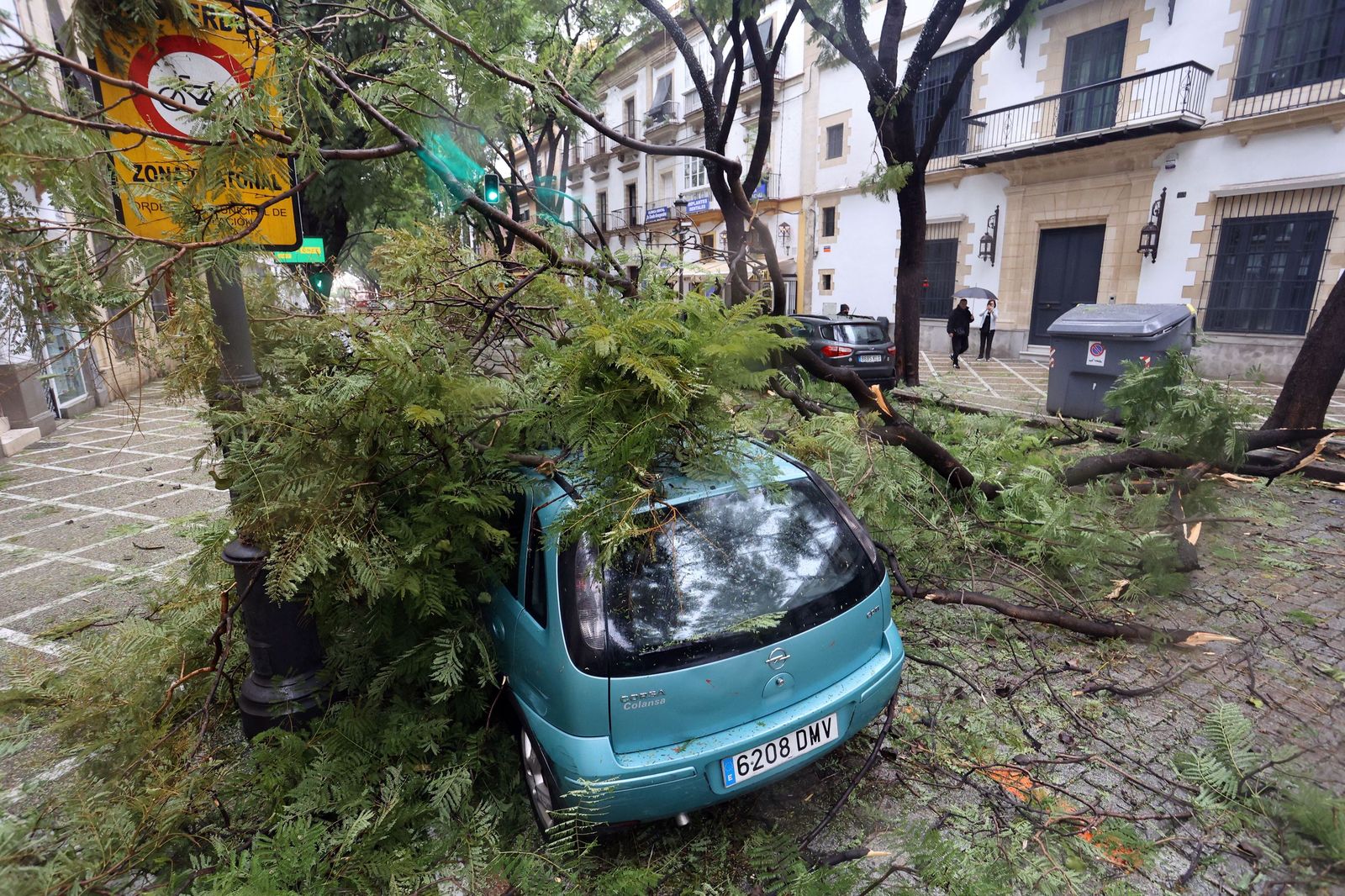 Imágenes del paso de la borrasca Kristin por el centro de Jerez