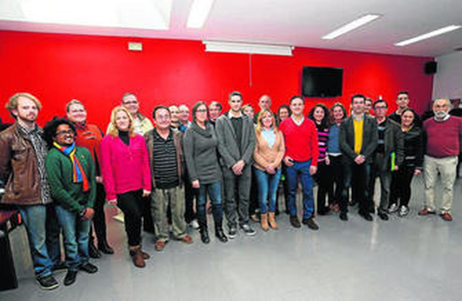 Los integrantes de la candidatura socialista para las elecciones municipales, ayer tras la asamblea.