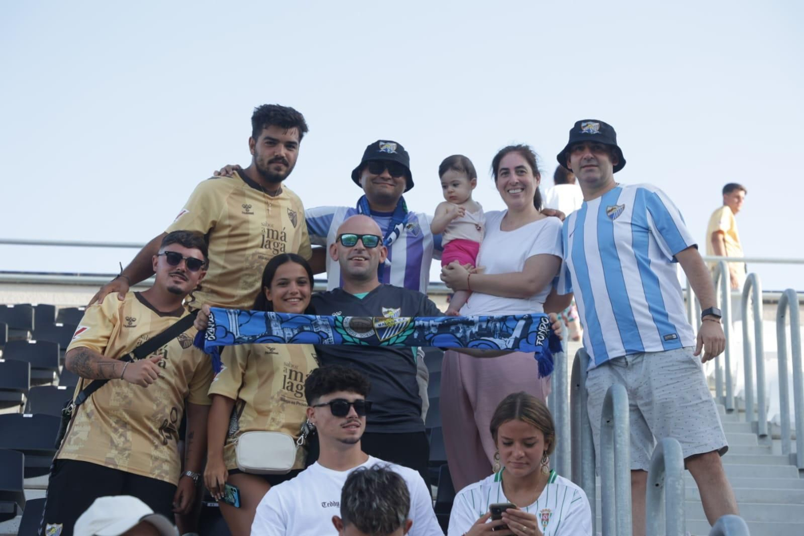 Las mejores fotos del ambiente en el Municipal de La Línea para el Málaga - Córdoba CF