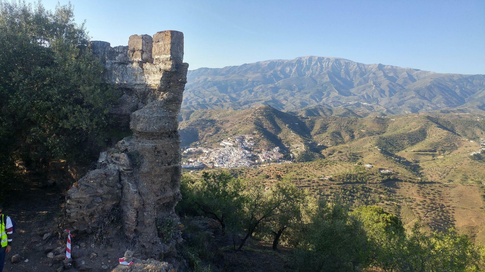 Vista del Castillo de Bentomiz, en Arenas. Vista del Castillo de Bentomiz, en Arenas.